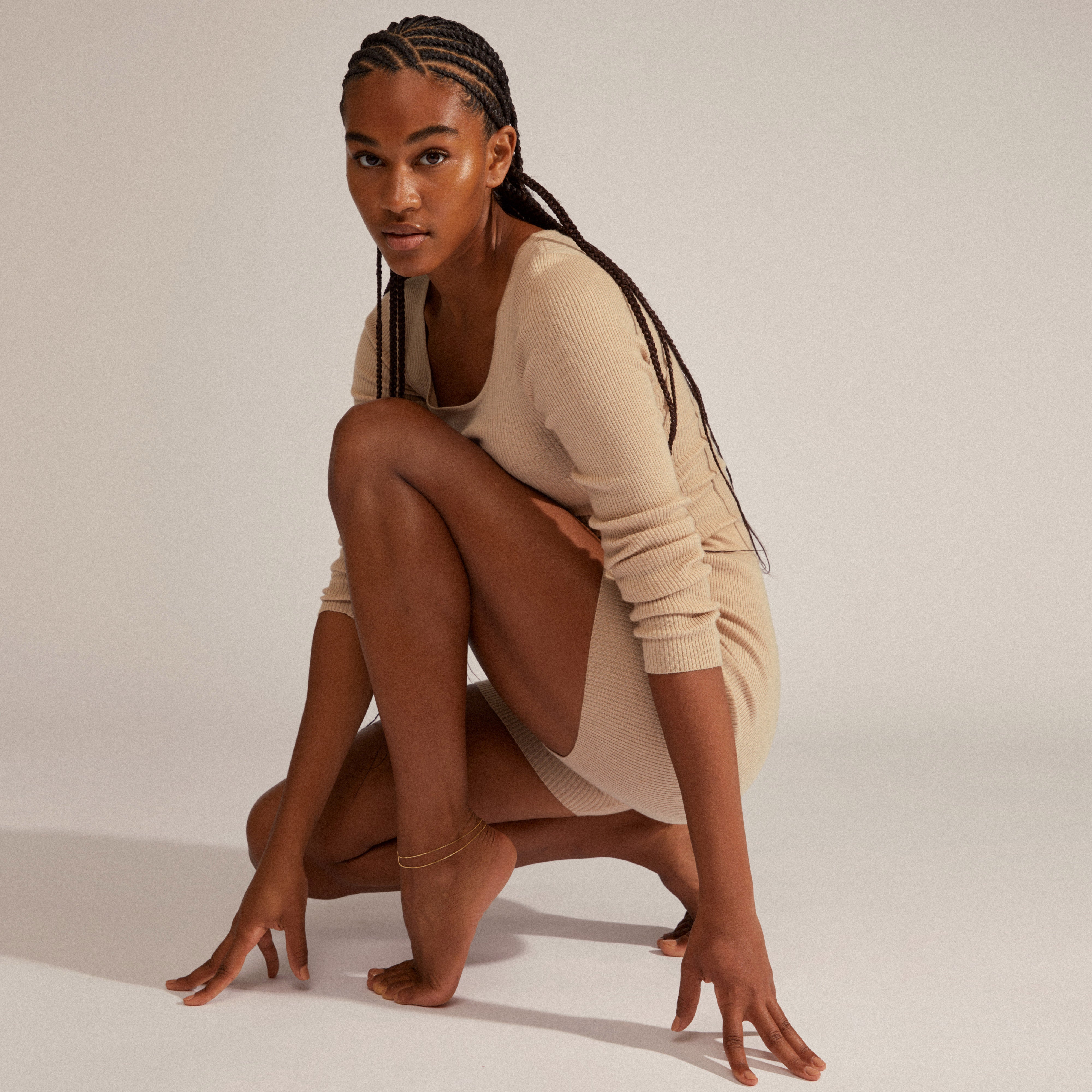 CARE ankle chain 2-in-1 gold-plated, featuring thin box chains, offers a versatile, recycled accessory perfect for both formal and casual styles.