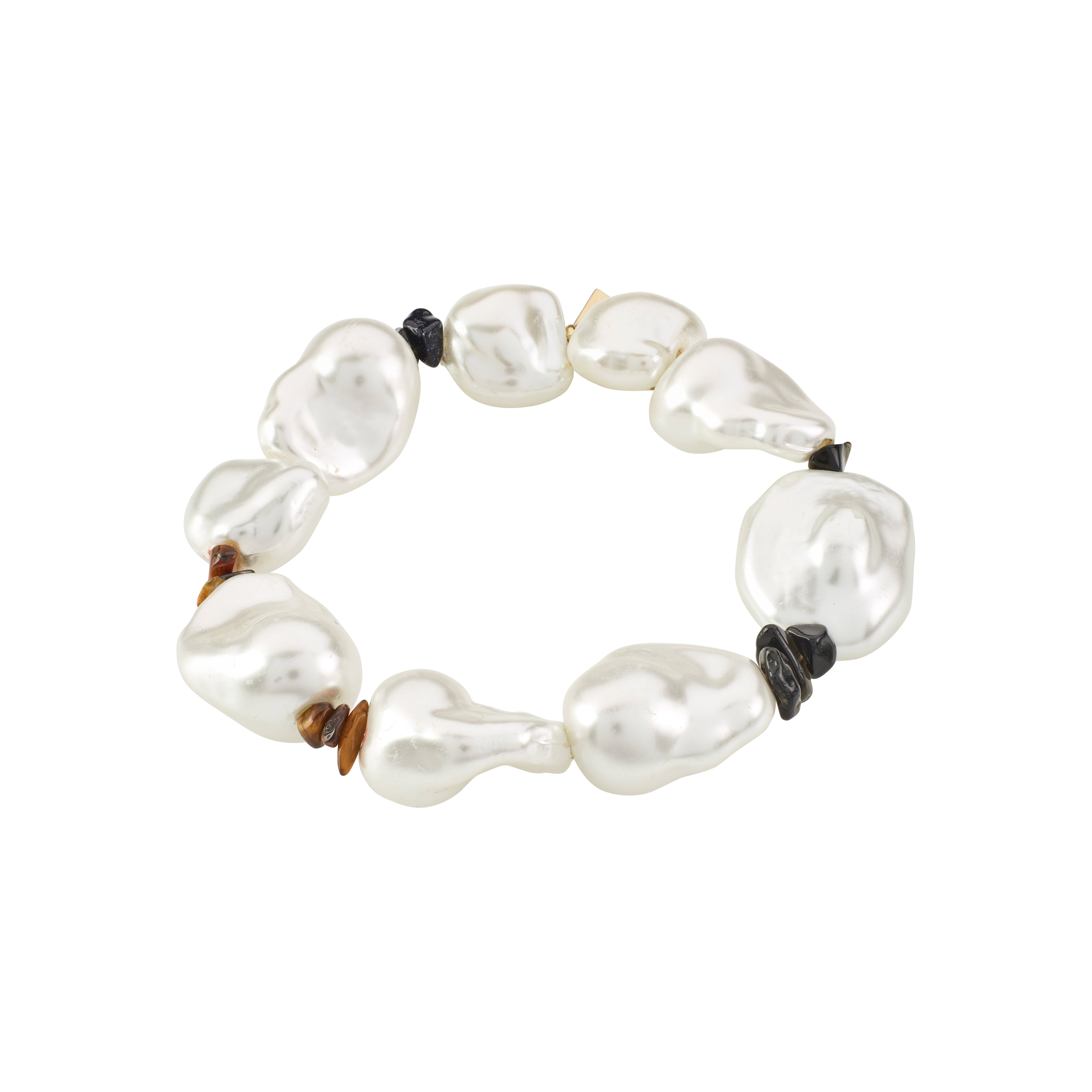 Close-up of Pilgrim's RHYTHM pearl bracelet featuring large imitation pearls, semi-precious tiger's eye, and black agate stones for a boho, glam look.
