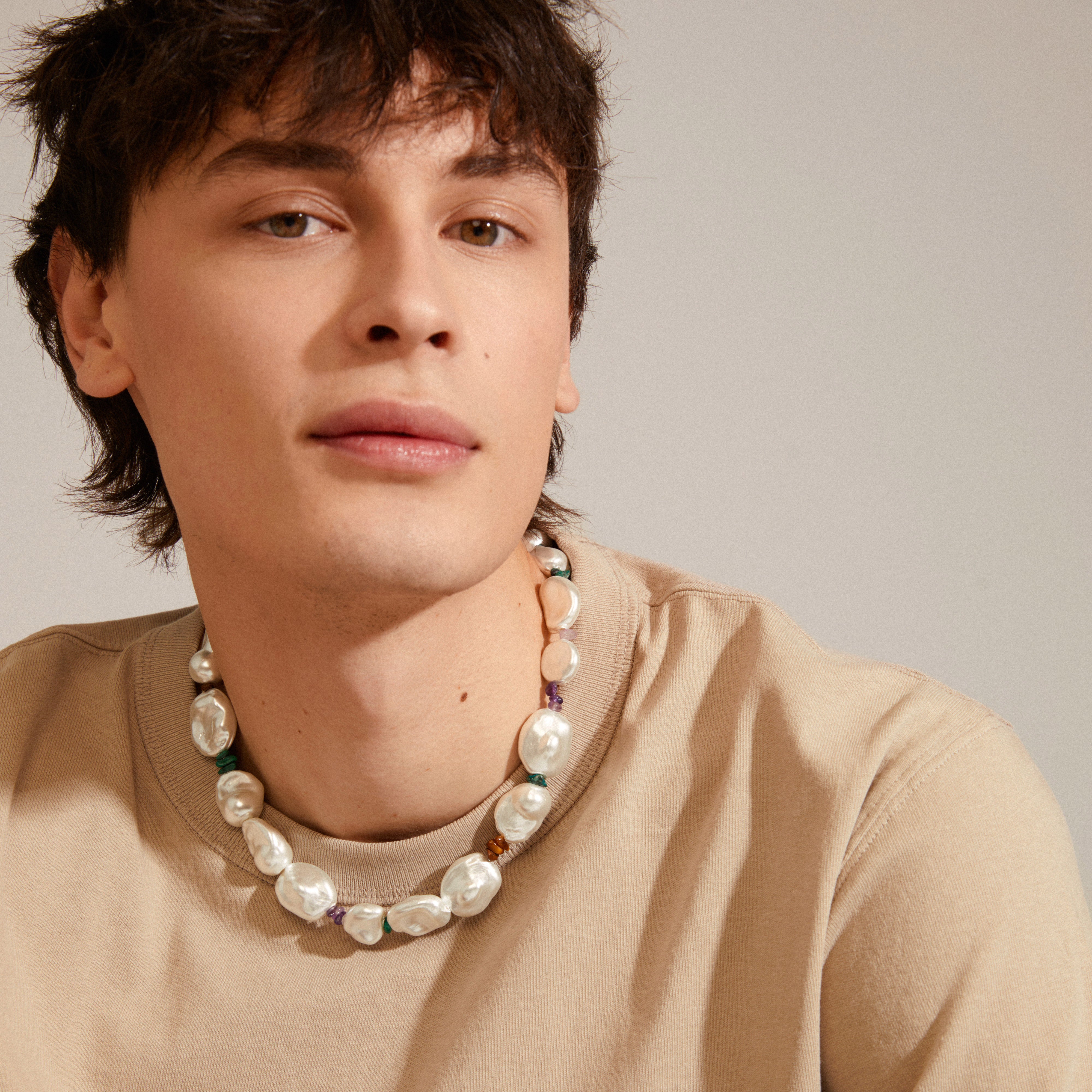Close-up of the RHYTHM pearl necklace silver-plated, showcasing its organic asymmetrical design with imitation pearls and semi-precious stones, radiating a lux boho vibe.