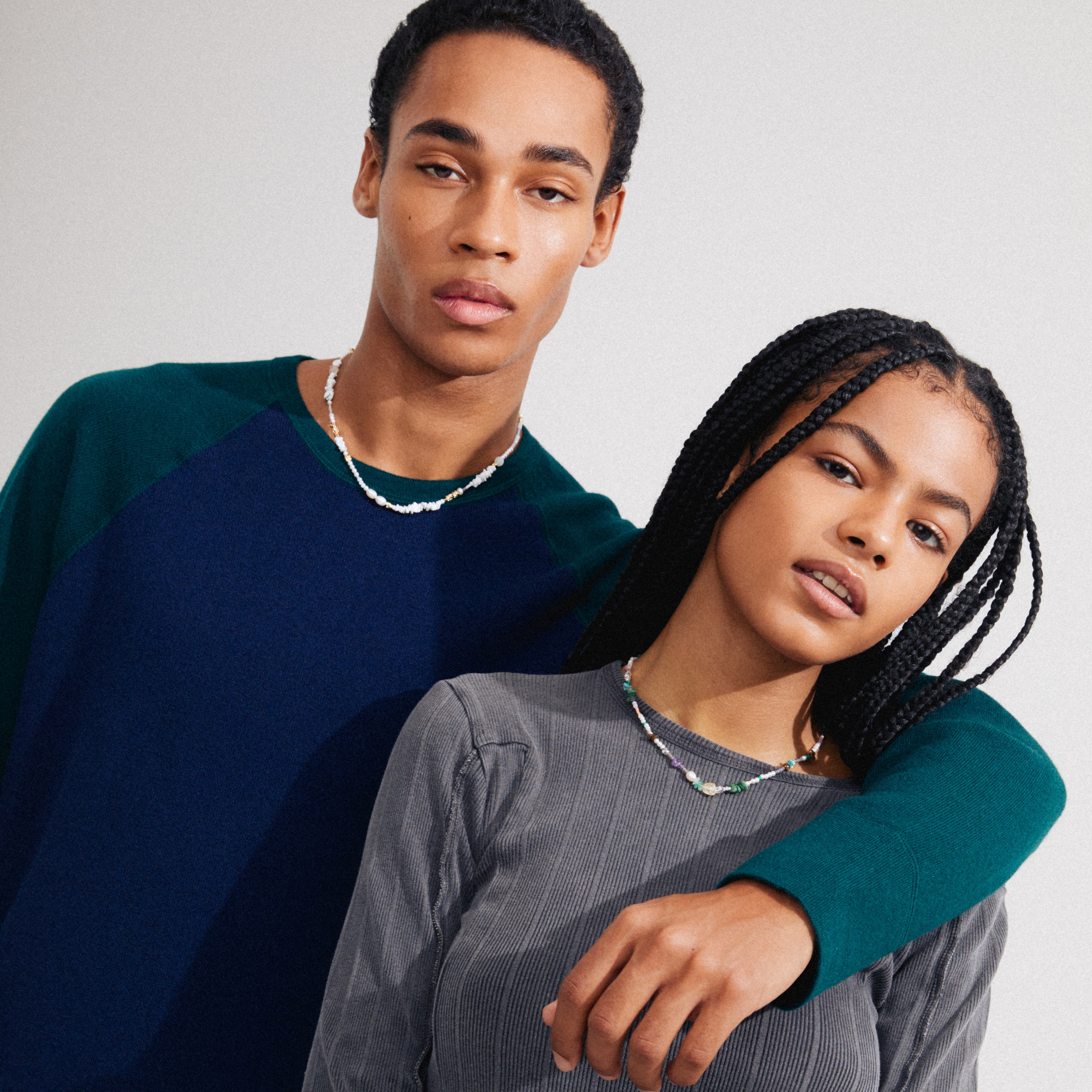 Two young adults showcase the FORCE necklace multi/silver-plated, featuring freshwater pearls and semi-precious stones, embodying Pilgrim's blend of timeless and trendy jewelry.