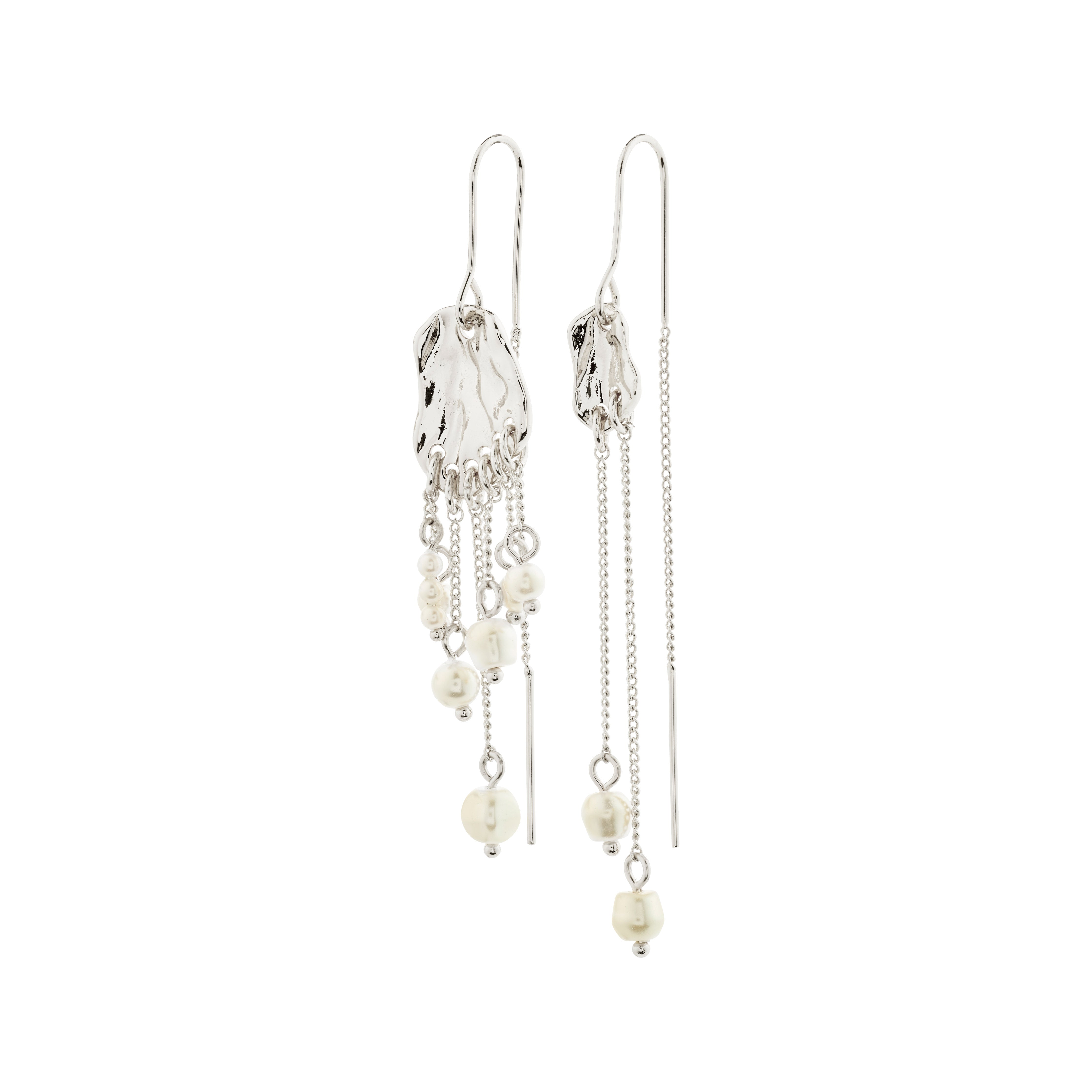 BREEZE chain earrings silver-plated with asymmetrical chains and freshwater pearls, capturing boho-chic style by Pilgrim. Ideal for summer adventures.