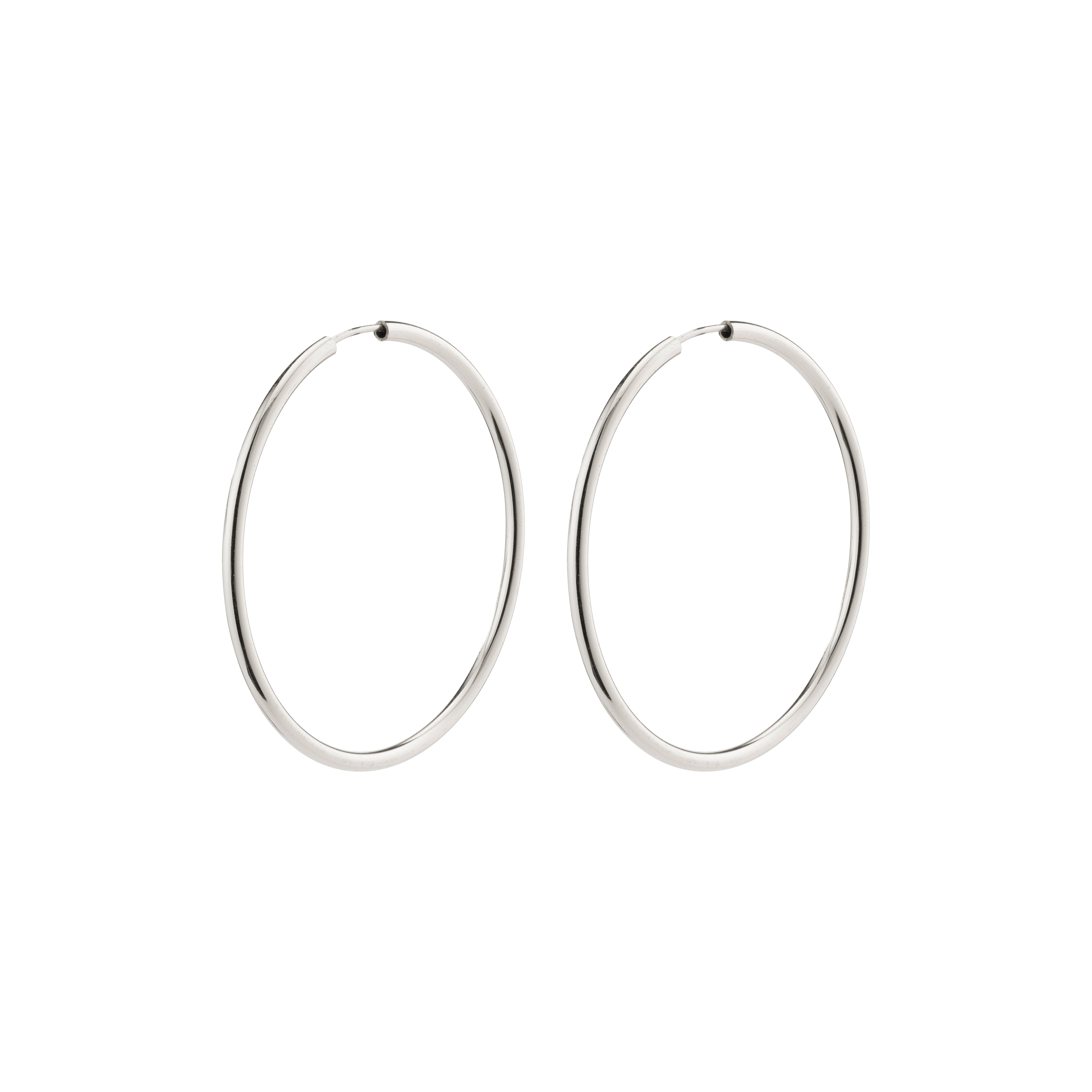 APRIL medium-size hoop earrings, silver-plated, with a 40 mm diameter. Ideal for versatile styling, crafted from 99% recycled materials.
