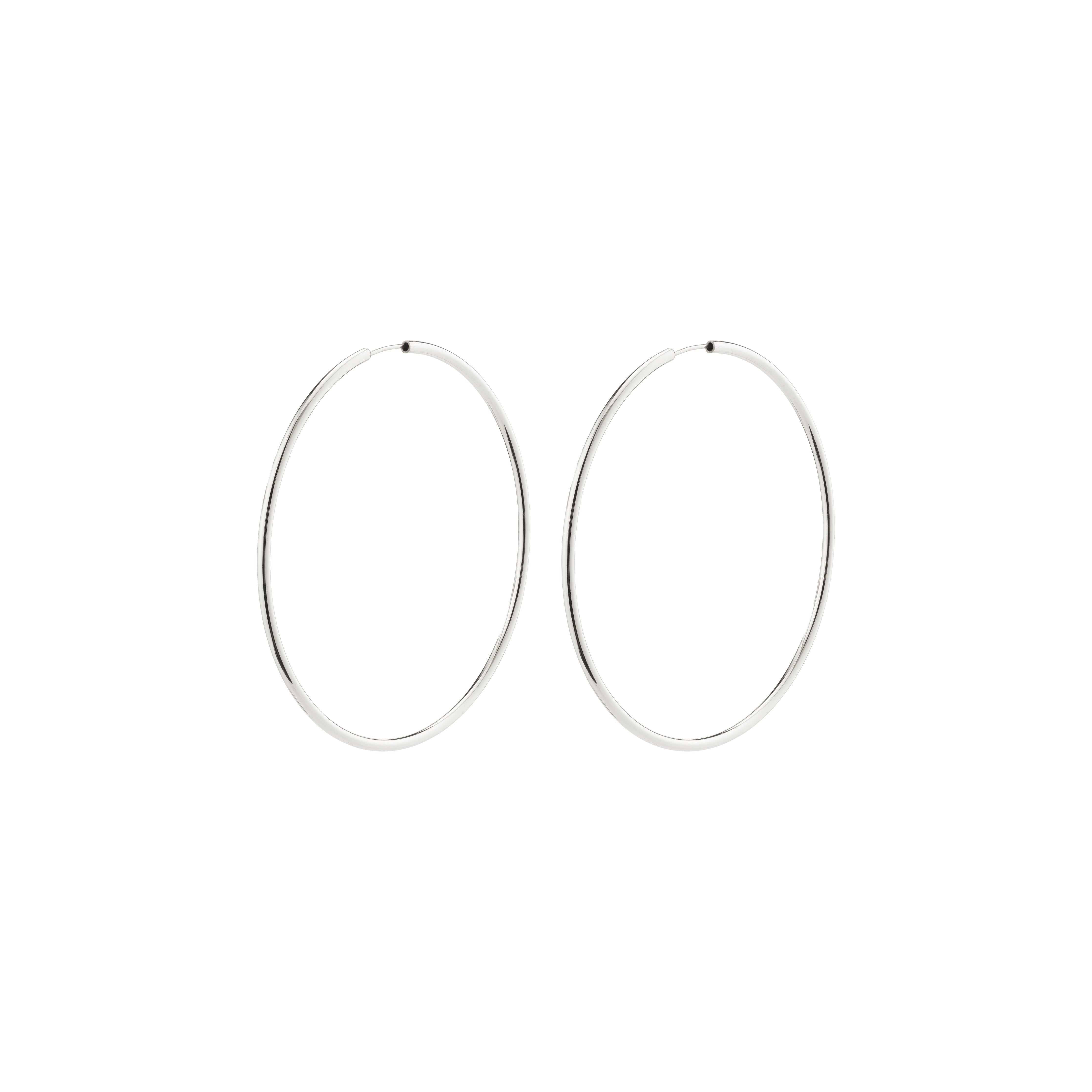 APRIL large hoop earrings, silver-plated, 60 mm diameter, exude classic elegance and effortlessly elevate outfits from everyday to glamorous. Made from 99% recycled materials.