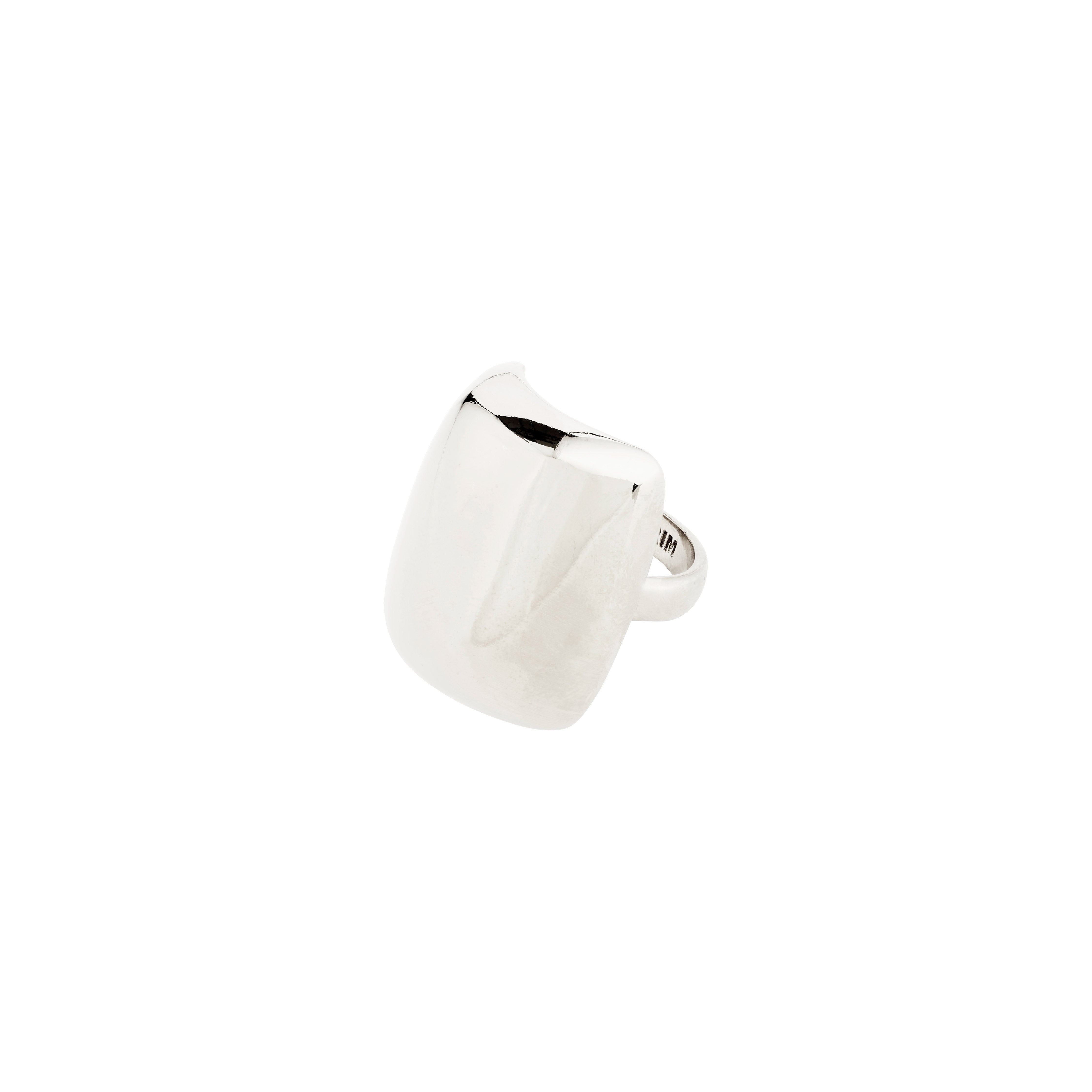KIERAN ring silver-plated, chunky design, adjustable fit. Crafted for bold style, exuding confidence, made from 99% recycled material, reflecting Pilgrim's Scandinavian jewelry ethos.