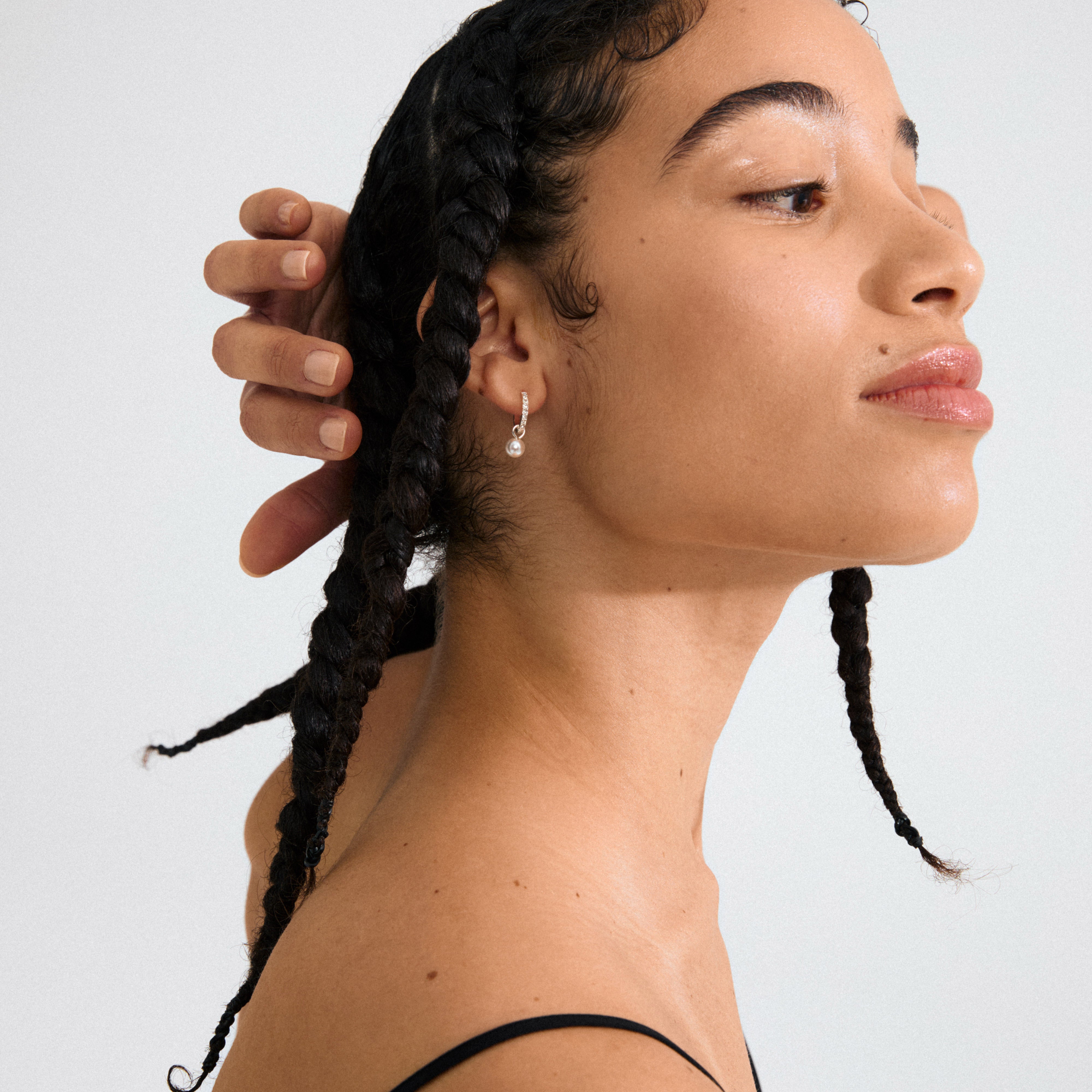 SEVYN single earring silver-plated with Preciosa crystals and pearl pendant, offering elegance and a modern edge with an easy-to-use click clasp.