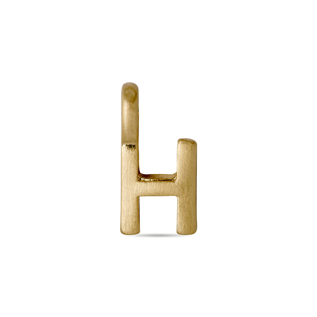 Gold-plated CHARM H pendant, perfect for personalizing your jewelry collection. Ideal for wearing solo or combined with other letters for a bespoke touch.