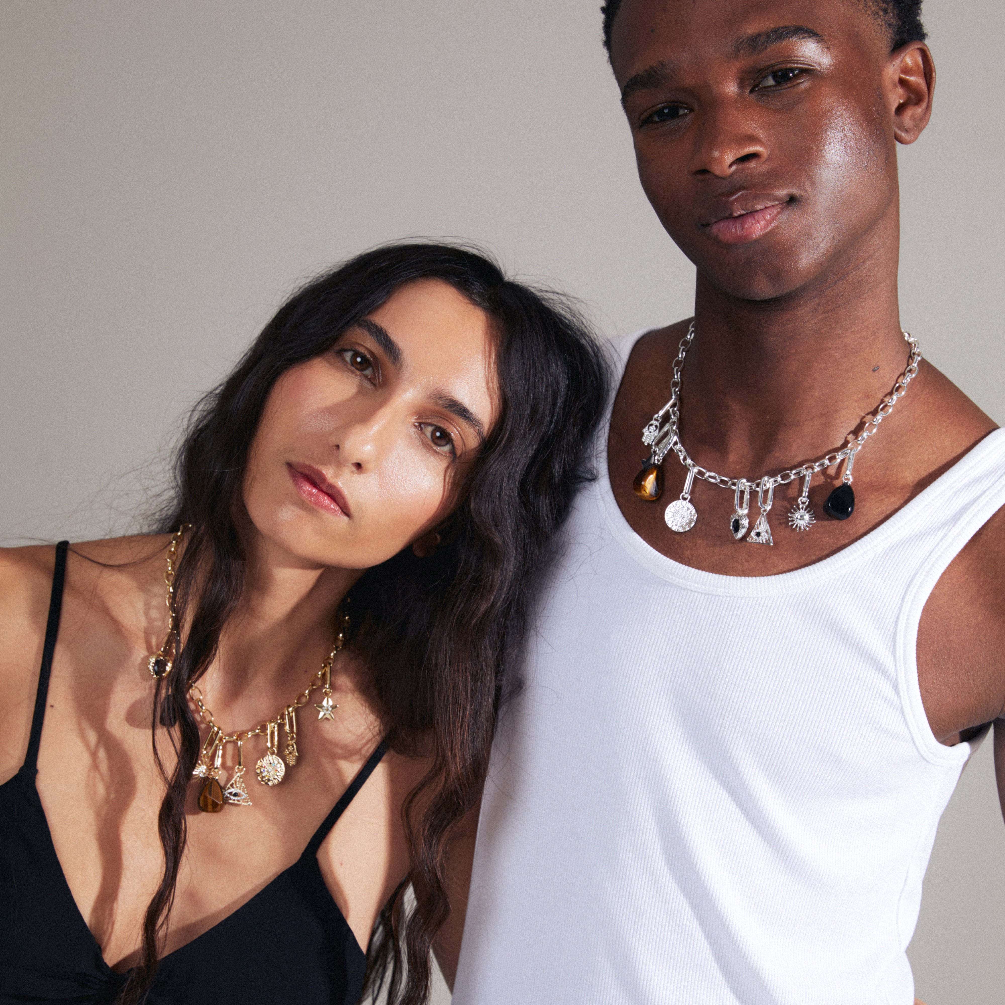 Man wearing a CHARM black agate pendant, gold-plated, showcasing its elegant design.