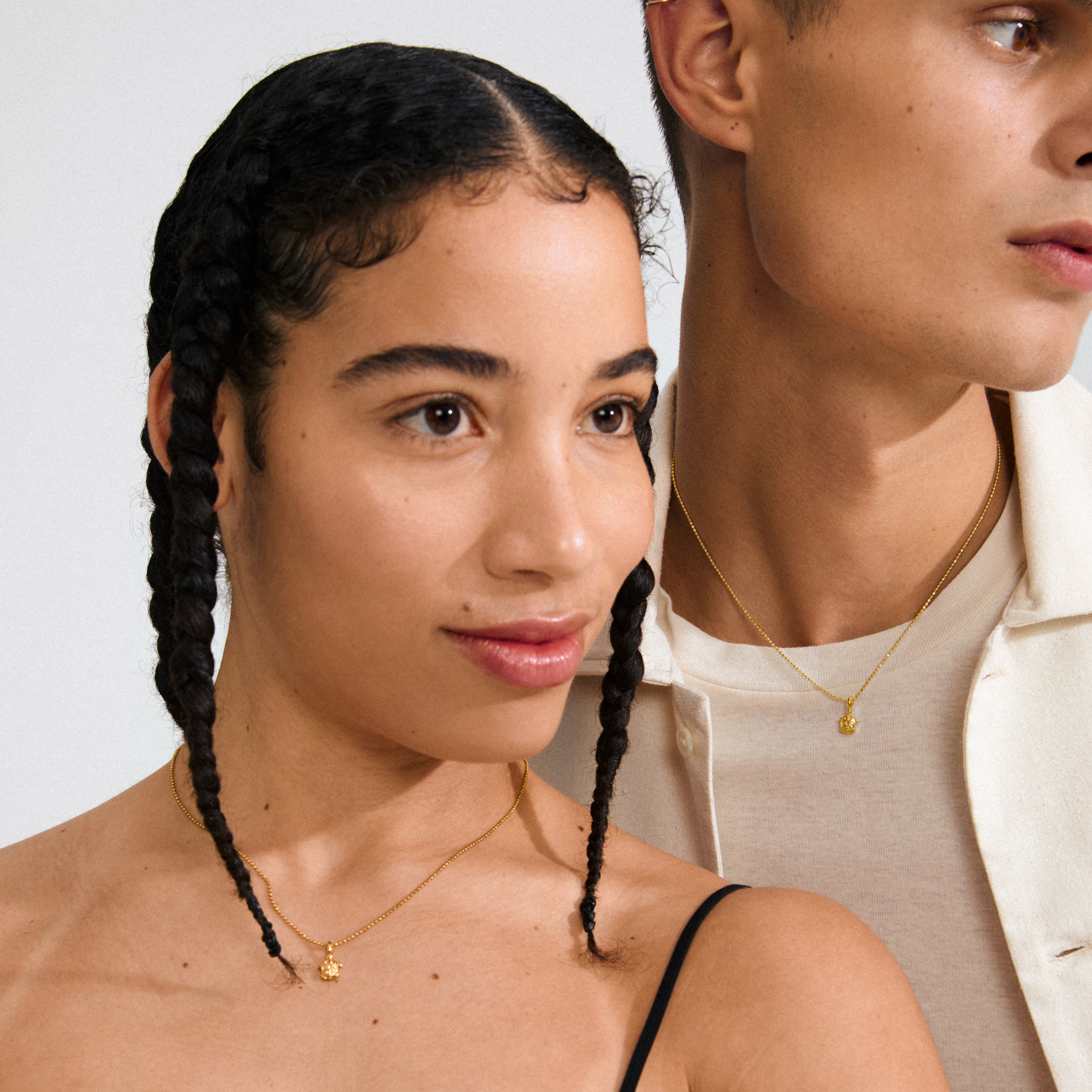 Gold-plated mini turtle pendant with sparkling Preciosa crystals, symbolizing fertility and long life, crafted from 88% recycled materials. Perfect for necklaces or bracelets.