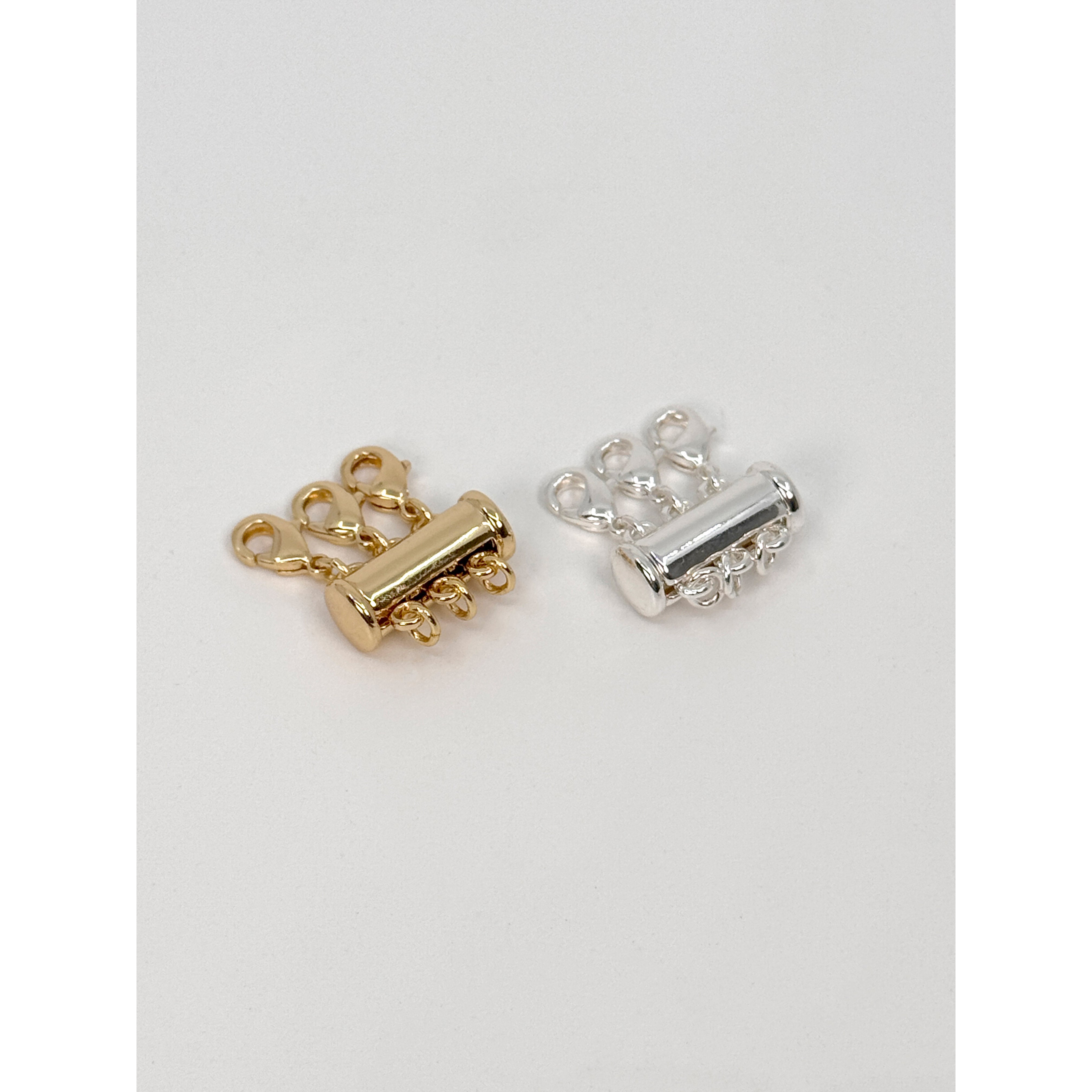 Gold-plated Lock with 3 lobsters clasp for layering necklaces, featuring a sturdy design to prevent tangling of multiple chains. Perfect for creating a trendy, layered look.