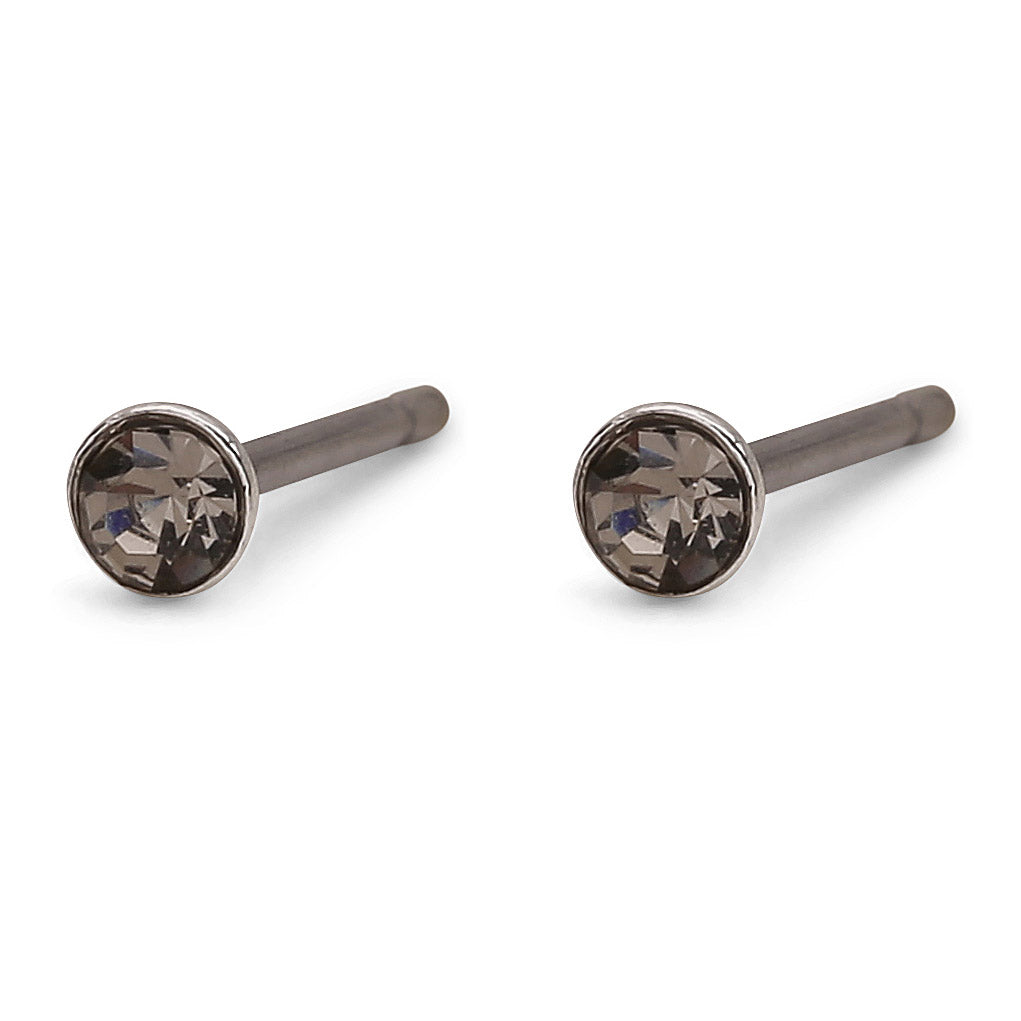 YANA micro crystal earstuds grey/silver-plated feature a sparkling Preciosa crystal in a silver-plated setting, offering a subtle and elegant touch for everyday style.