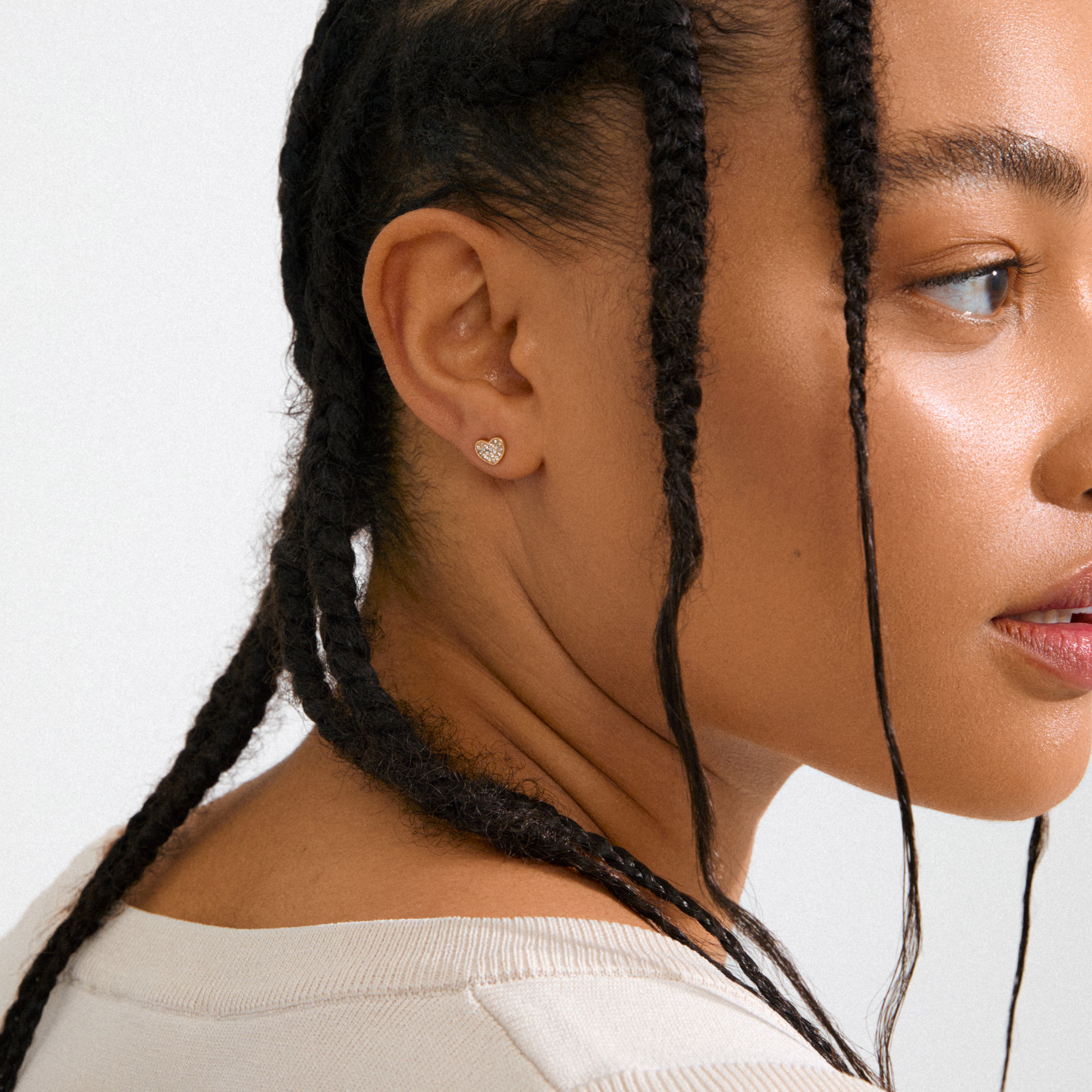 EMMETT earrings gold-plated, heart-shaped studs with sparkling Preciosa crystals, crafted from recycled materials, perfect for adding elegance to any outfit.