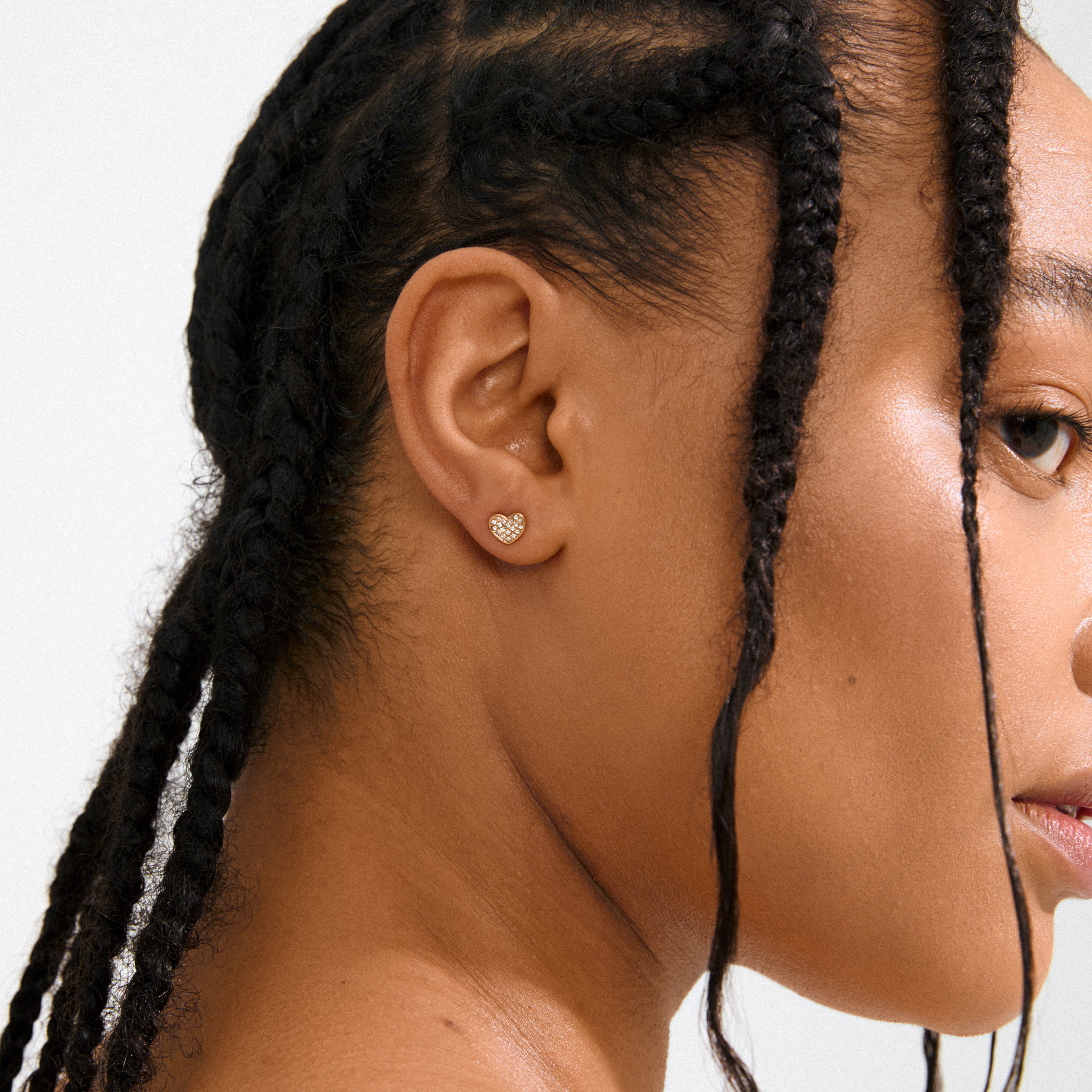 EMMETT earrings gold-plated, heart-shaped studs adorned with Preciosa crystals, crafted from recycled material, embodying Pilgrim's blend of timeless elegance and trendiness.