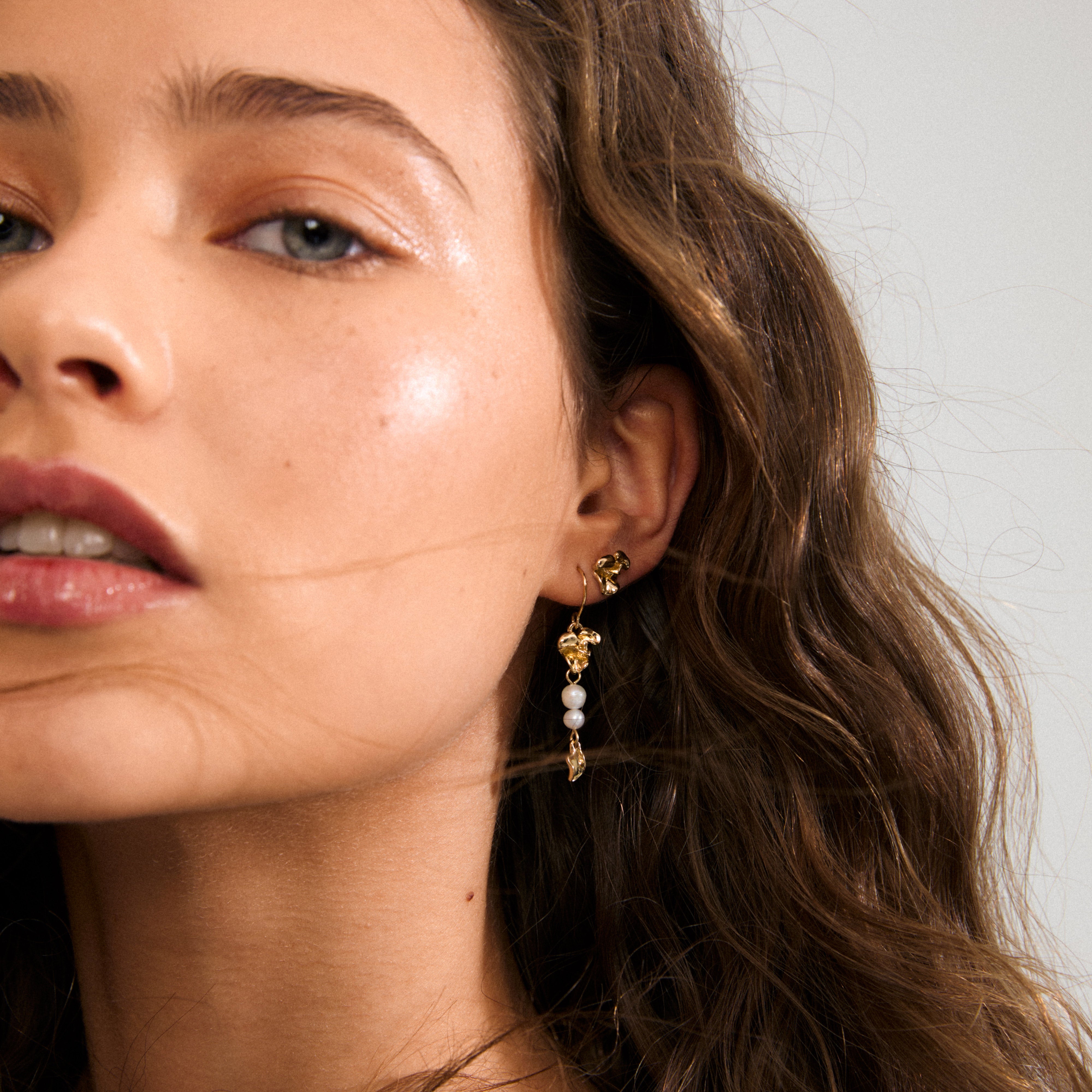LUIS earrings 2-in-1 set, gold-plated, featuring abstract floral studs and dangle earrings with freshwater pearls and organic pendants, perfect for versatile, boho-chic style.