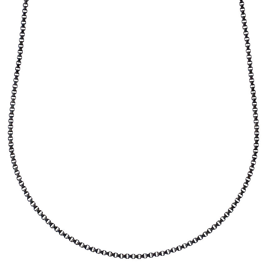 NANCY necklace 45 cm hematite color, a simple Venezia chain ideal for layering or adding a pendant, embodying Pilgrim's blend of timeless and trendy jewellery.