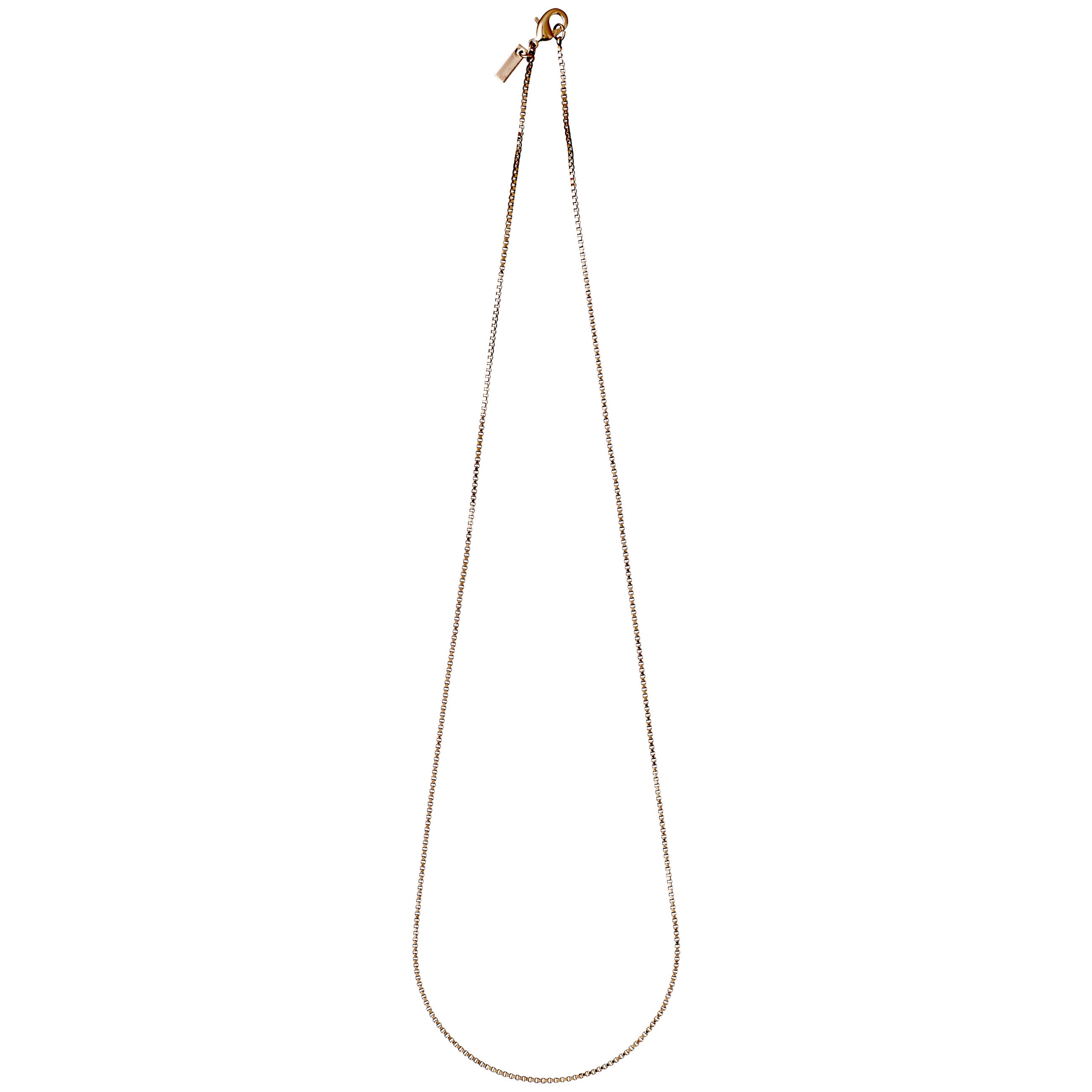 Close-up of the NANCY necklace, a 45 cm rose gold-plated Venezia chain, ideal for layering or adding a pendant, embodying Pilgrim's Scandinavian elegance.