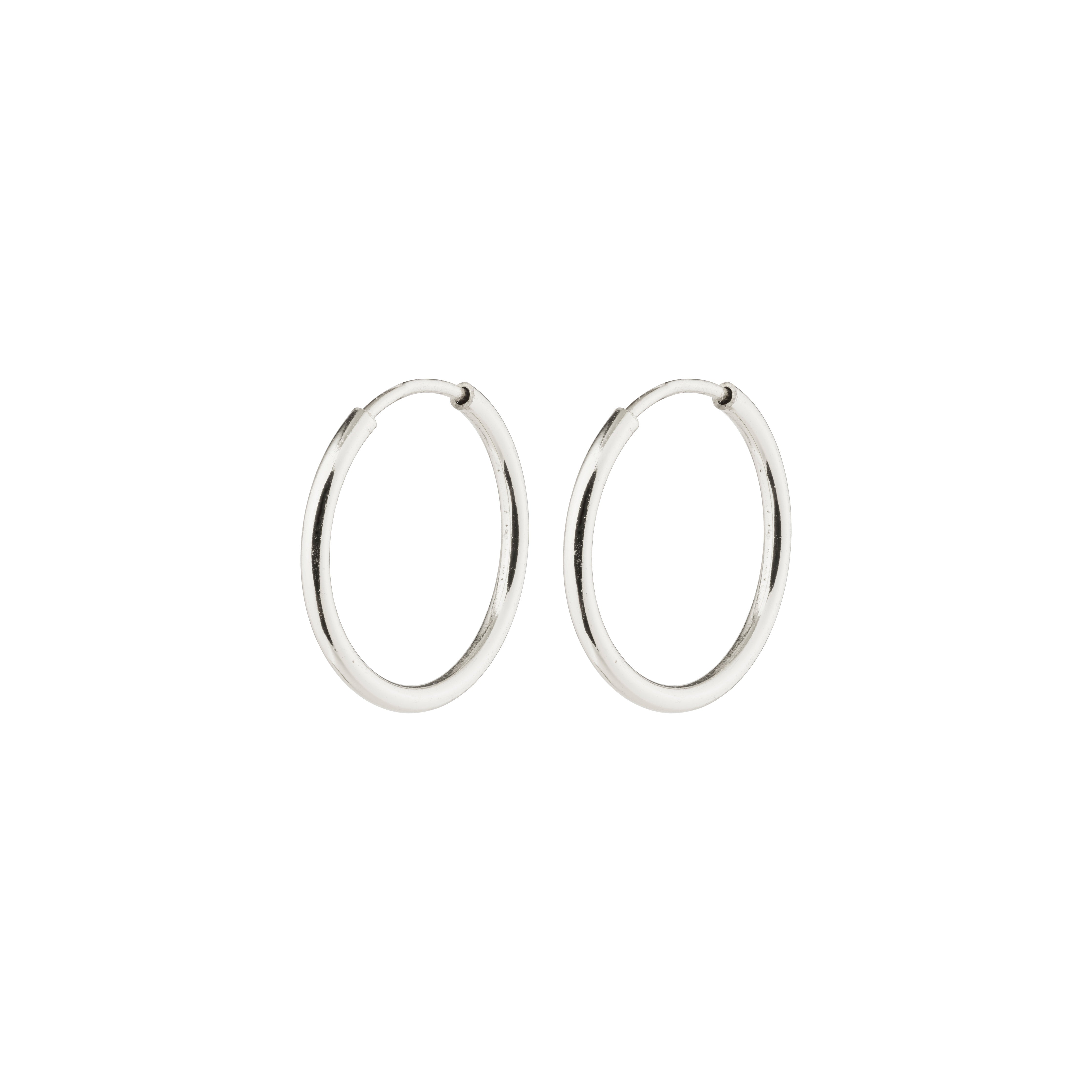 SANNE mini hoop earrings, silver-plated and 13 mm in diameter, offering an elegant and timeless look, perfect for any occasion.