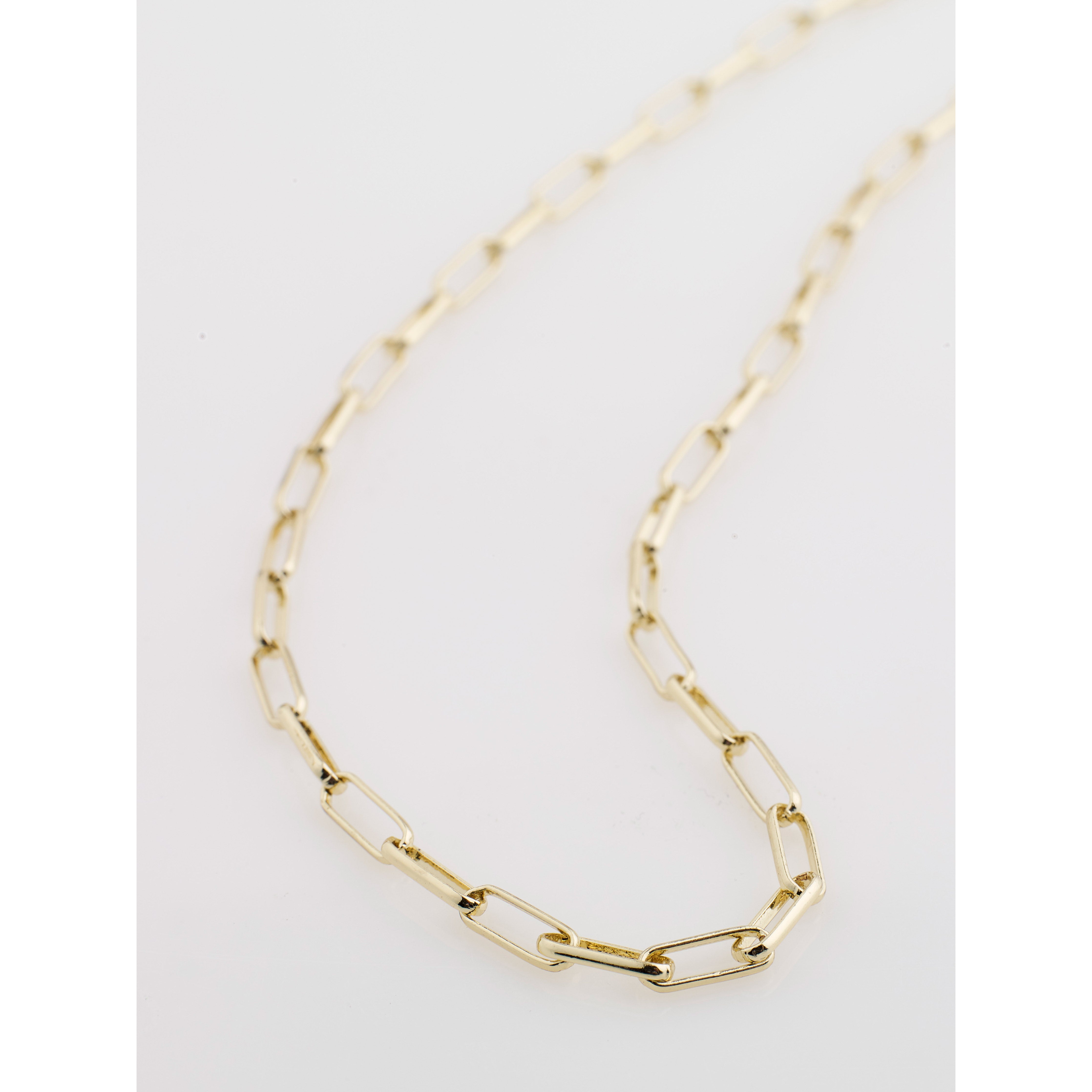 RONJA gold-plated necklace with elongated rectangular links, showcasing a blend of classic and modern style, perfect for trendsetters seeking timeless elegance.