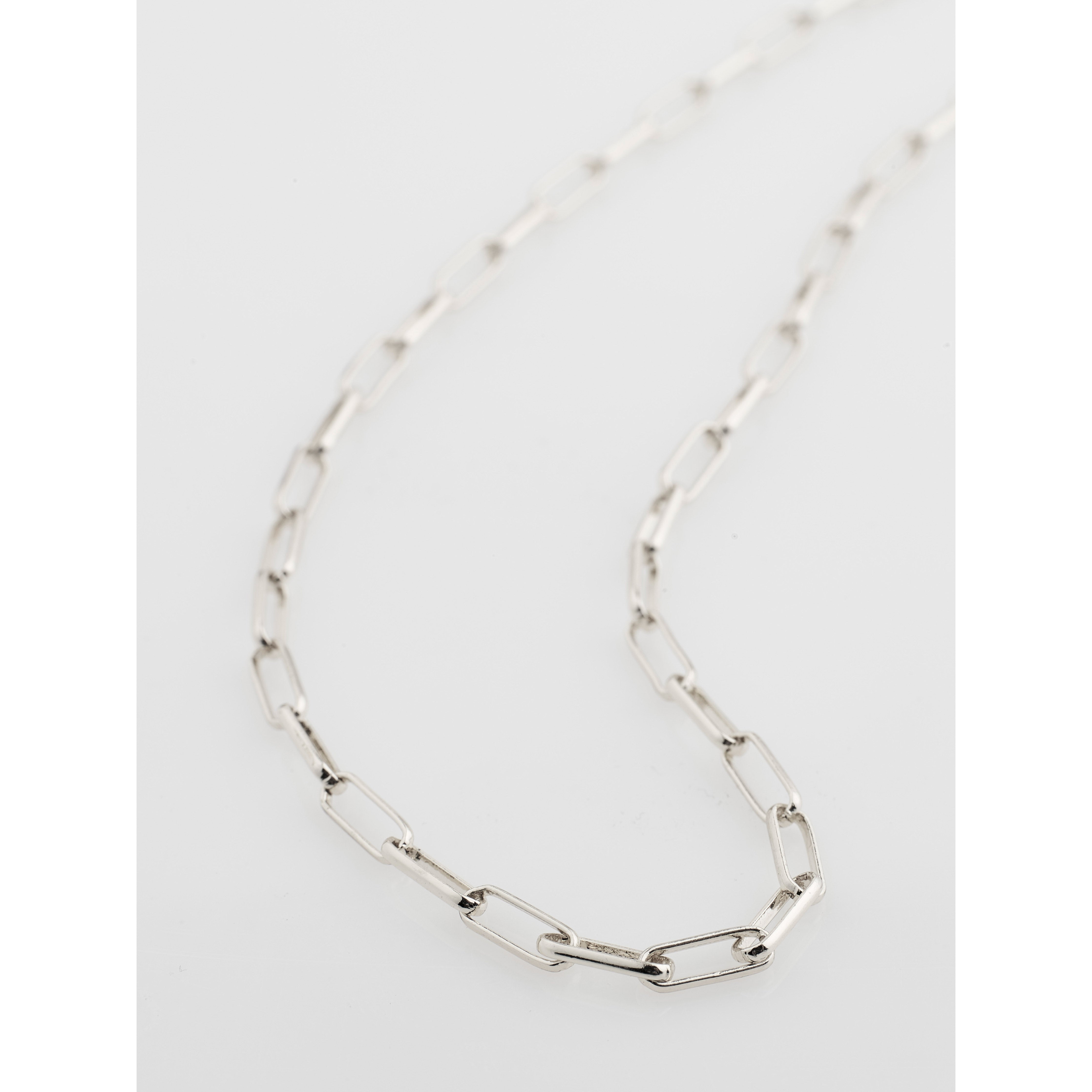 Silver-plated RONJA necklace featuring rectangular links on a white background, offering a classic yet trendy look, perfect for layering and individual style.
