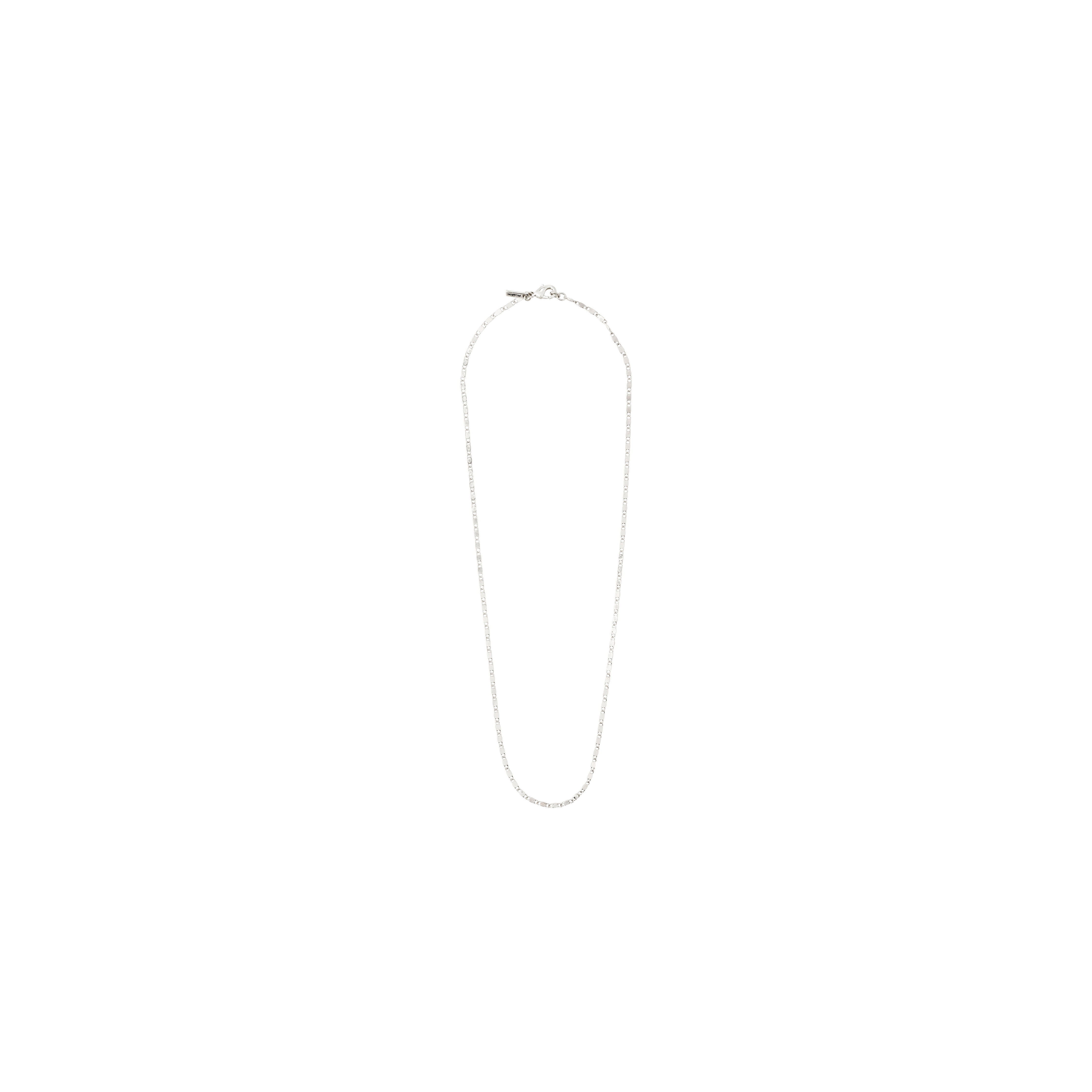 PARISA flat link chain necklace, silver-plated, features polished links that reflect light, ideal for layering and enhancing a chic look. Measures 40 cm in length.