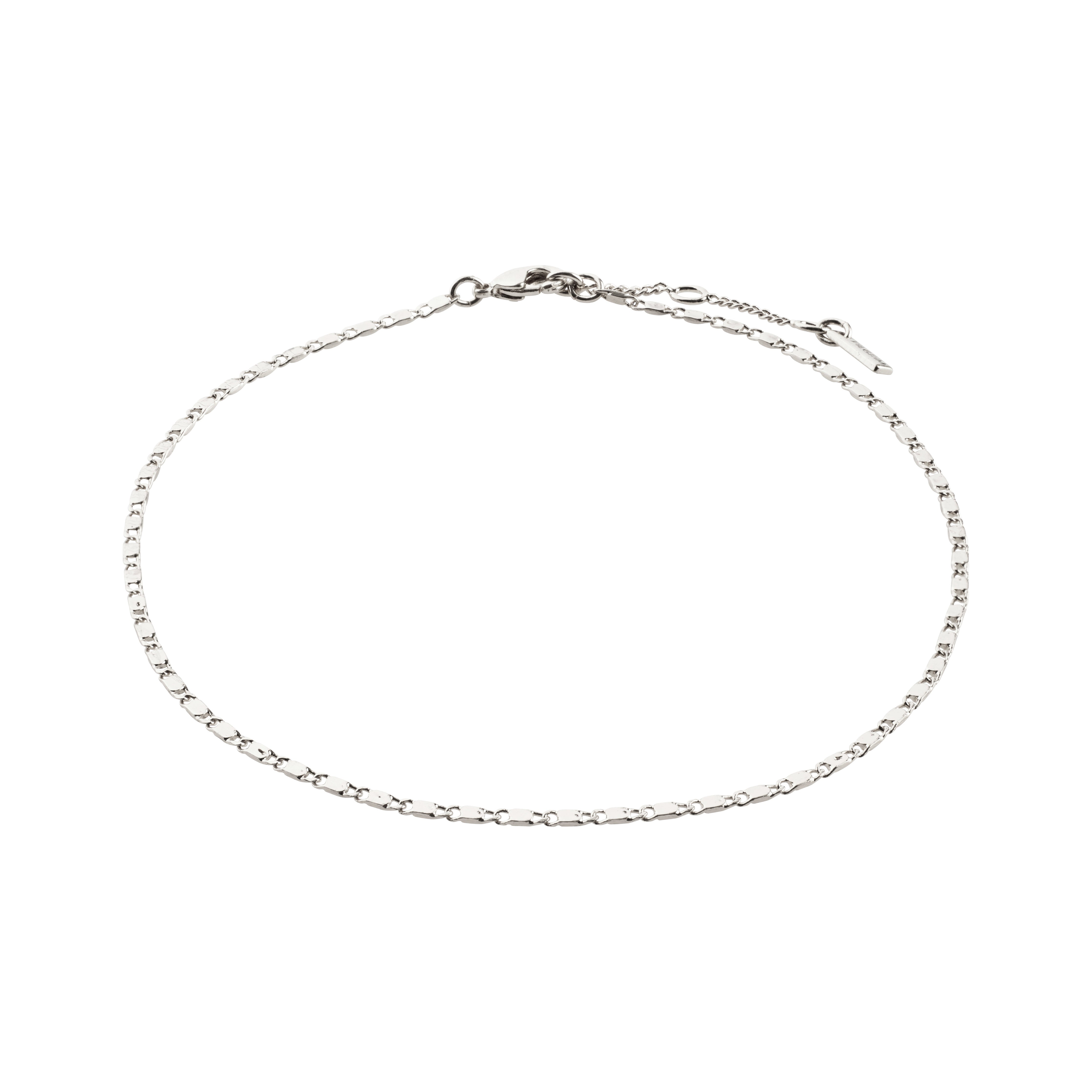 PARISA flat link ankle chain silver-plated, showcasing fine details and a reflective shine, ideal for pairing with cropped jeans and sneakers.