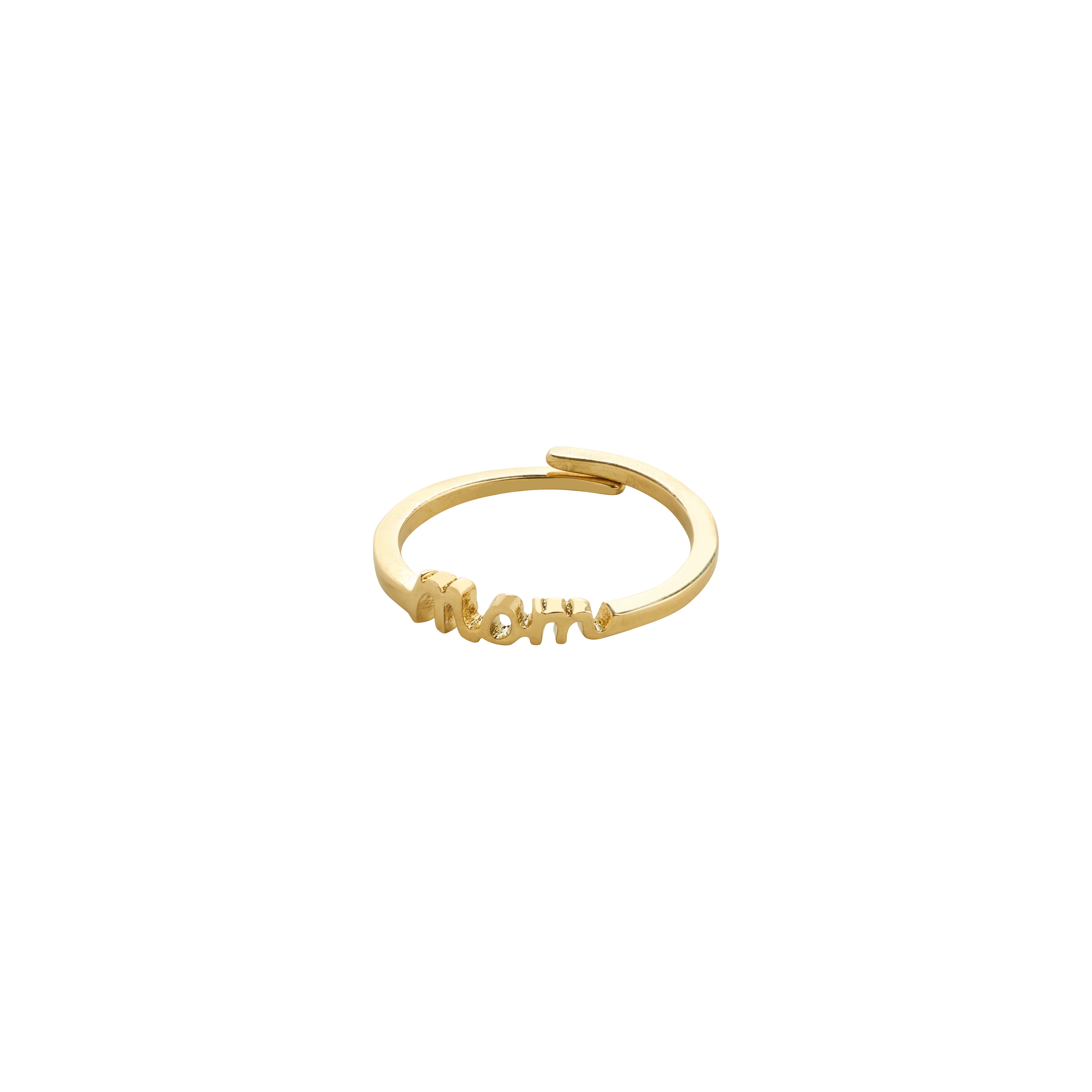 Gold-plated Lulu ring with 'Mom' inscription, a tribute to love and family, crafted from 99% recycled materials for Pilgrim's eco-conscious, stylish audience.