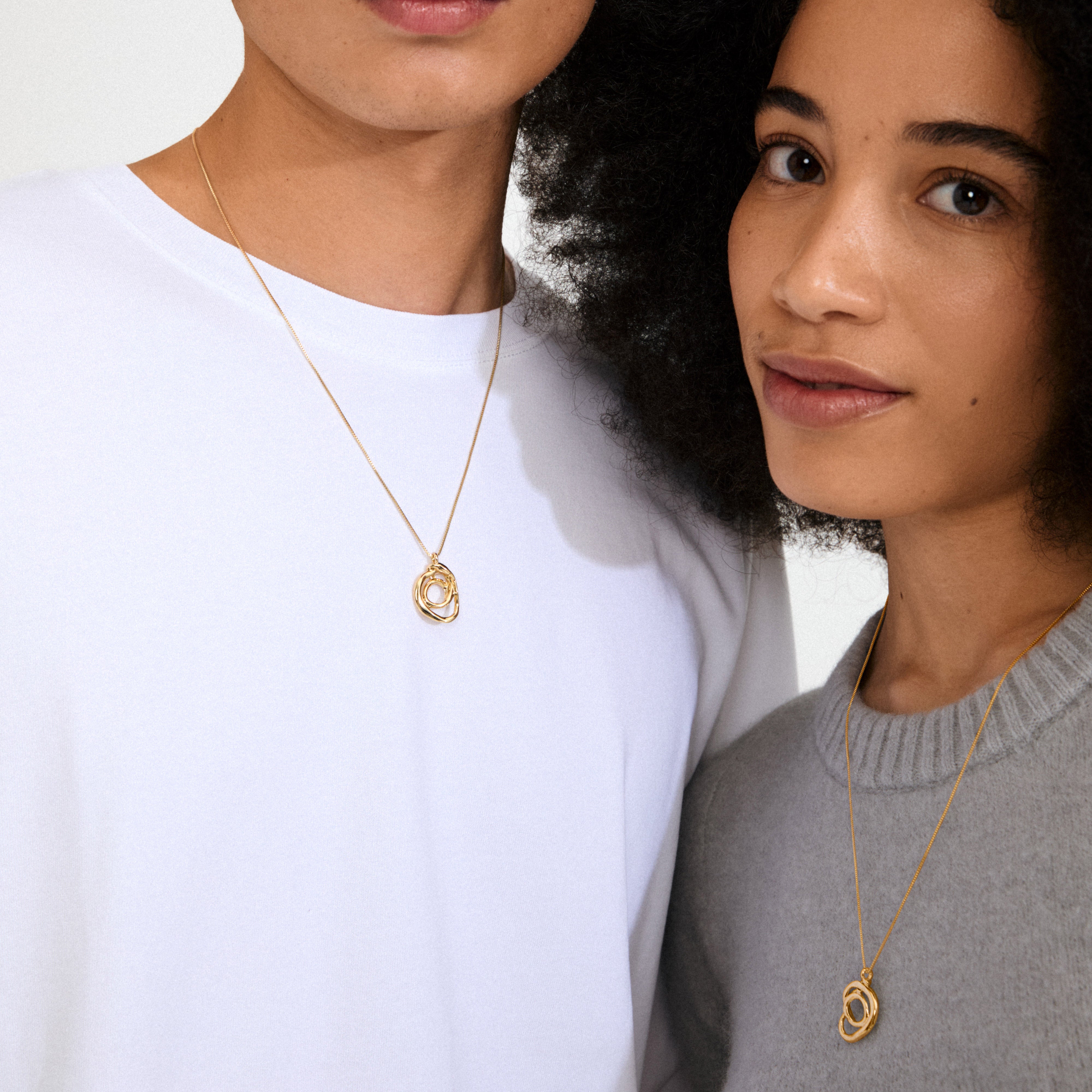 Gold-plated DIEGO necklace with a twisted doodle pendant, 80 cm long, featuring an adjustable slide lock for versatile styling. Crafted from 99% recycled materials.