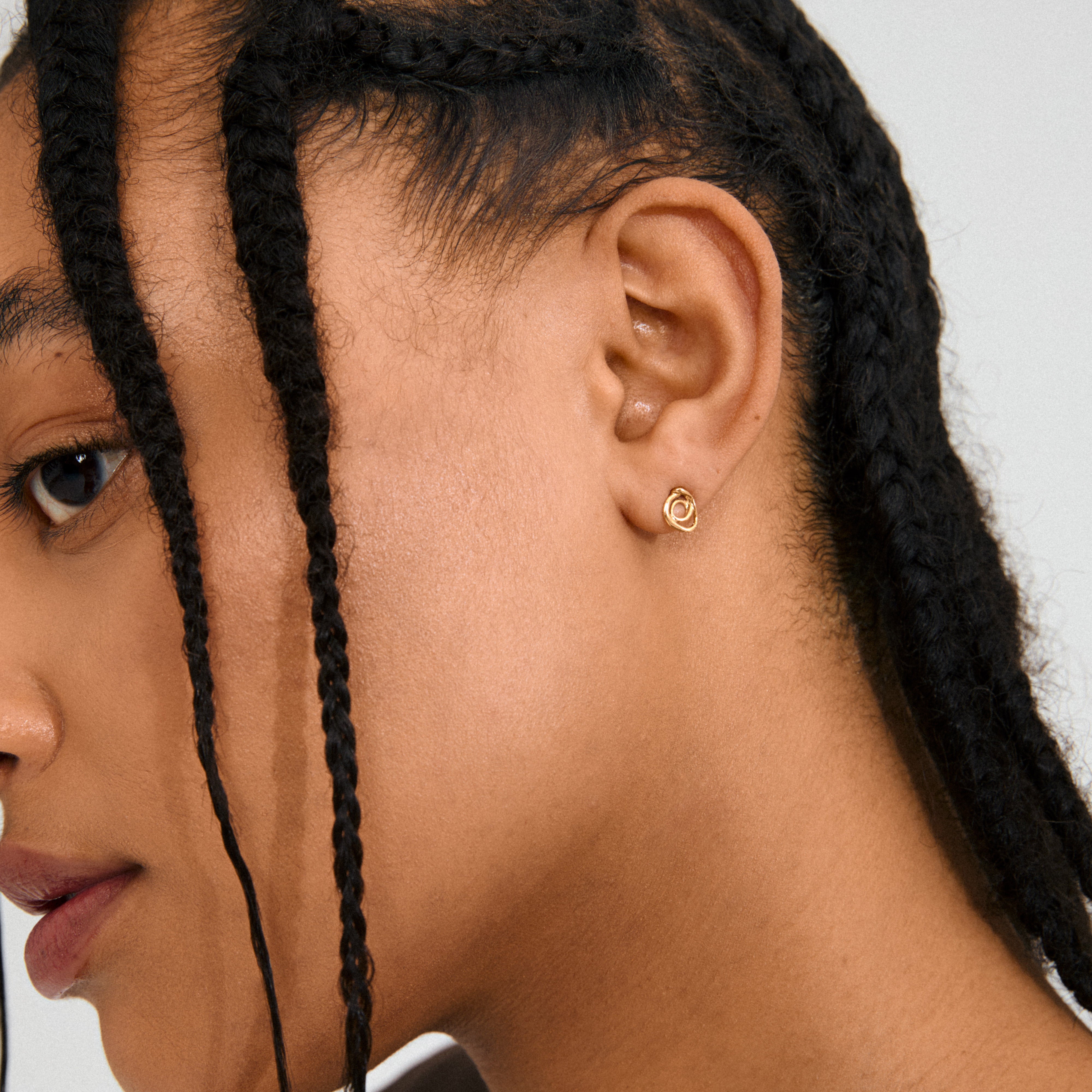 Gold-plated DIEGO earrings with a fluid doodle design, showcasing intricate artistic details, perfect for adding a playful, creative touch to your style.
