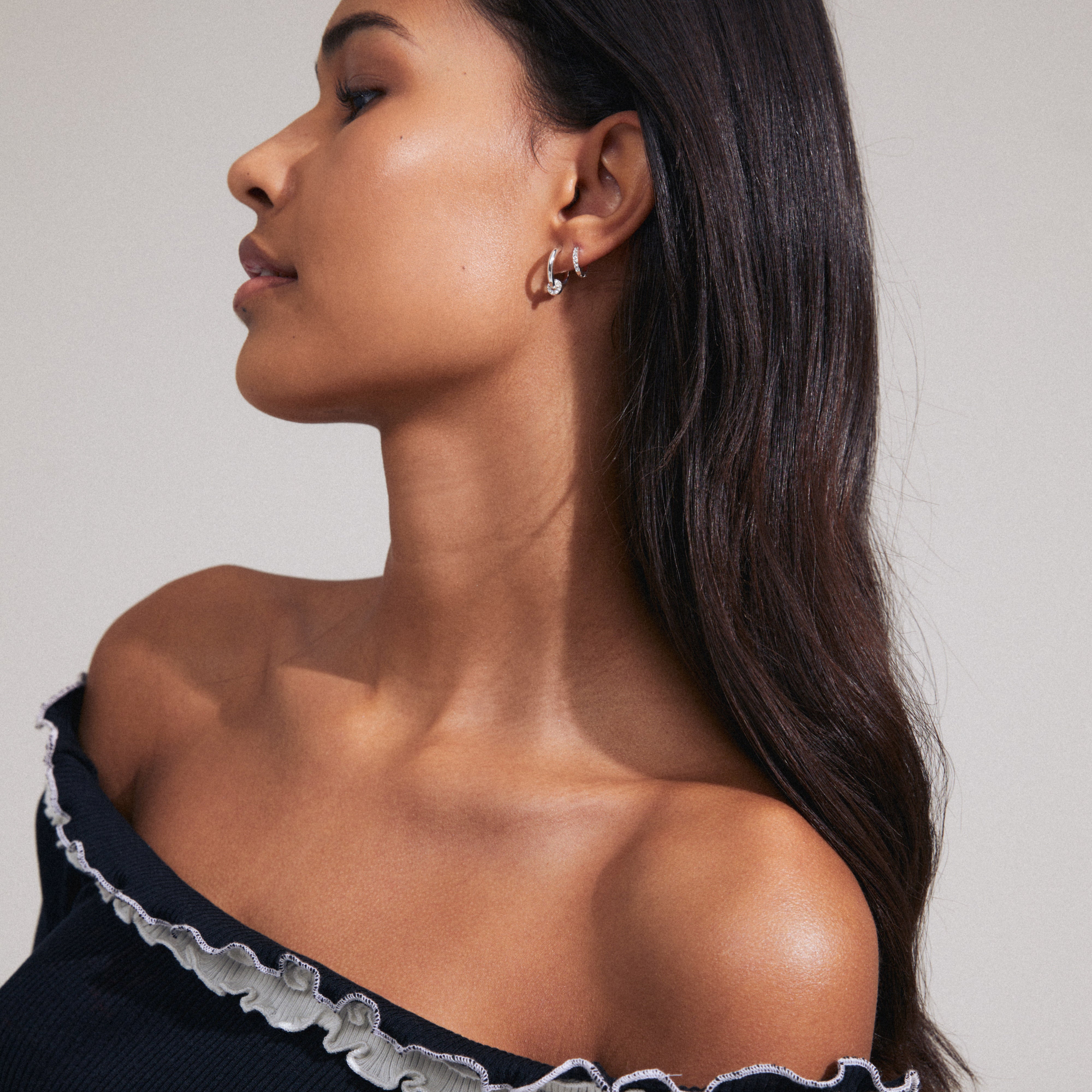 SCOTTIE earrings 2-in-1 set silver-plated, showcasing huggie hoops with front crystals and shiny hoops with detachable crystal pendant, perfect for versatile styling.