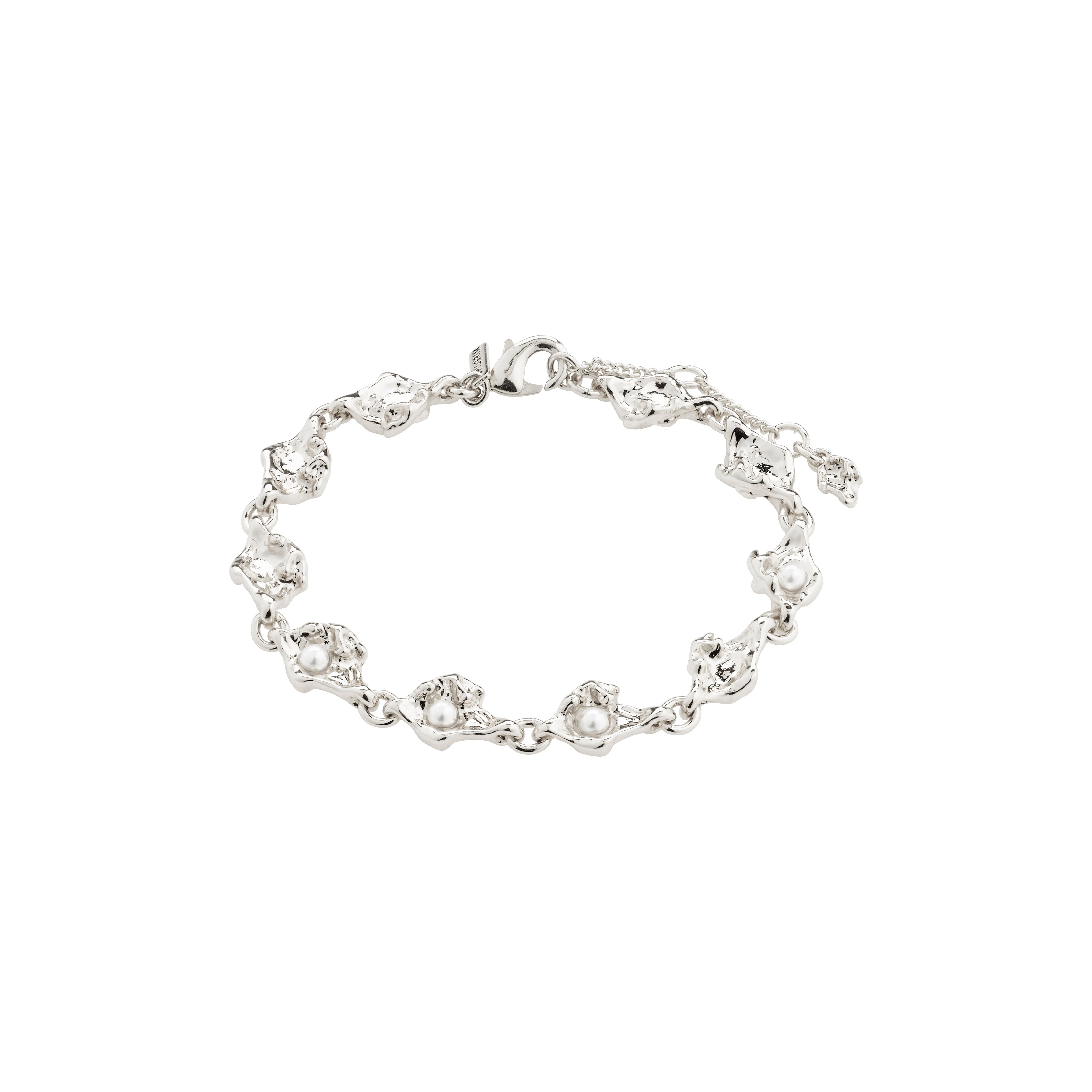 INAYA bracelet silver-plated features elegant silver links and white glass beads, inspired by the sea, from Pilgrim's sustainable collection.