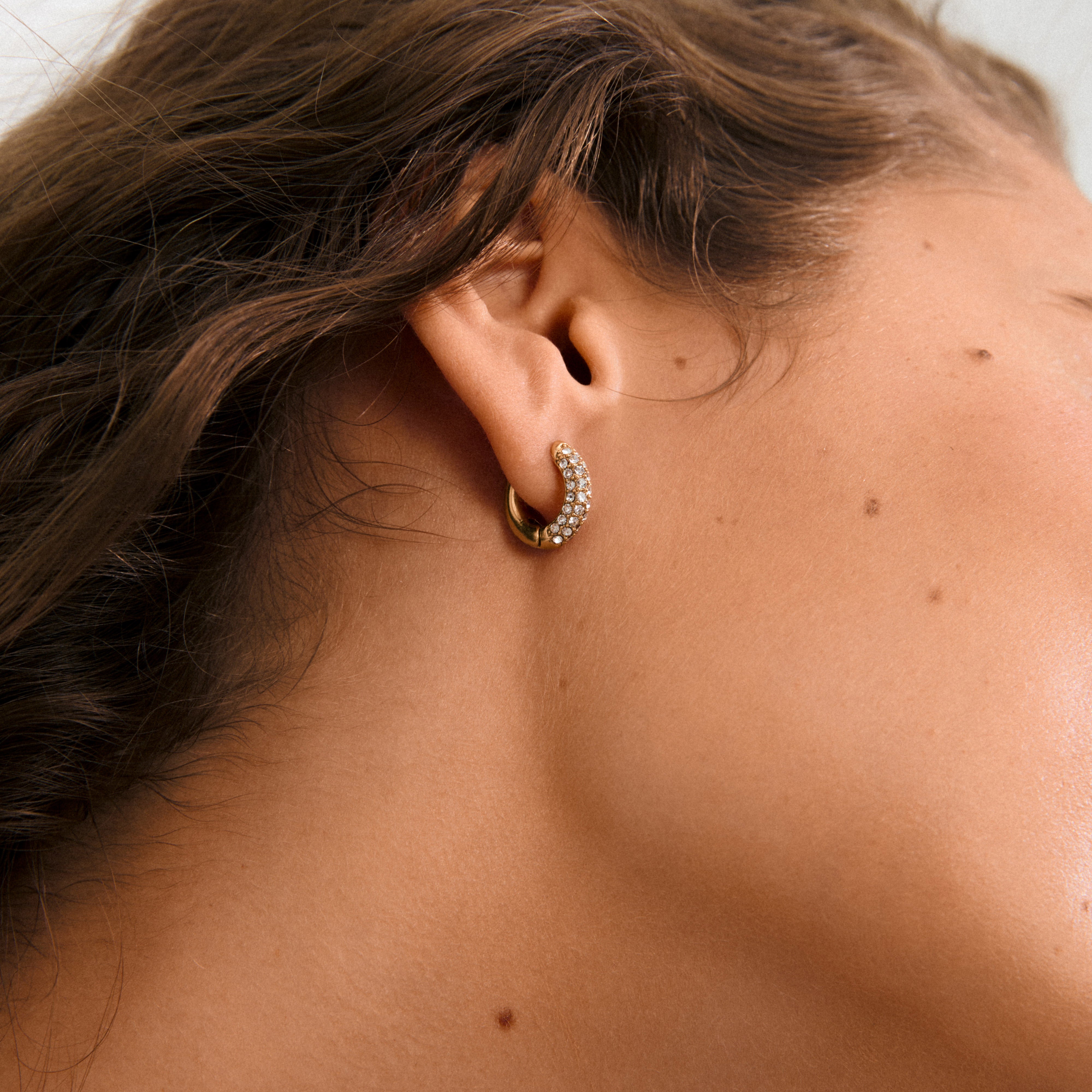 TATUM small hoops gold-plated, featuring sparkling Preciosa crystals. Elegant, versatile design with snap locks, perfect for elevating any outfit from day to night.
