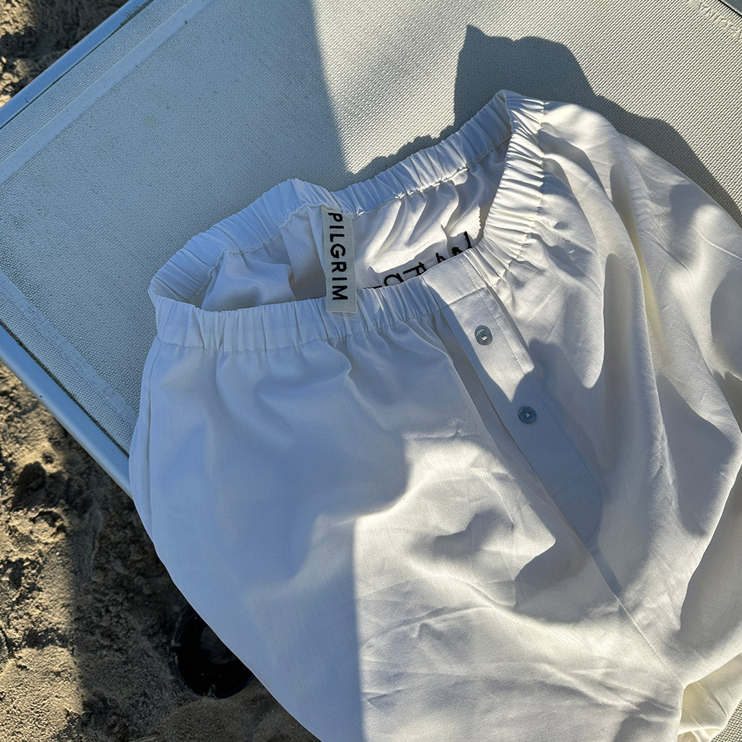 White Shorts XS/S, ideal for any setting.