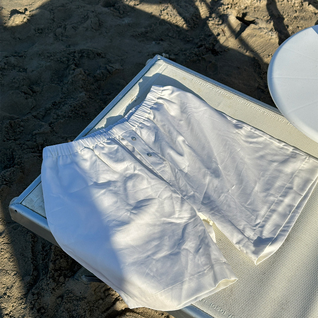 White Shorts XS/S, perfect for any destination, crafted for trendsetters. Ideal for expressing personal style with a blend of timeless and trendy fashion.
