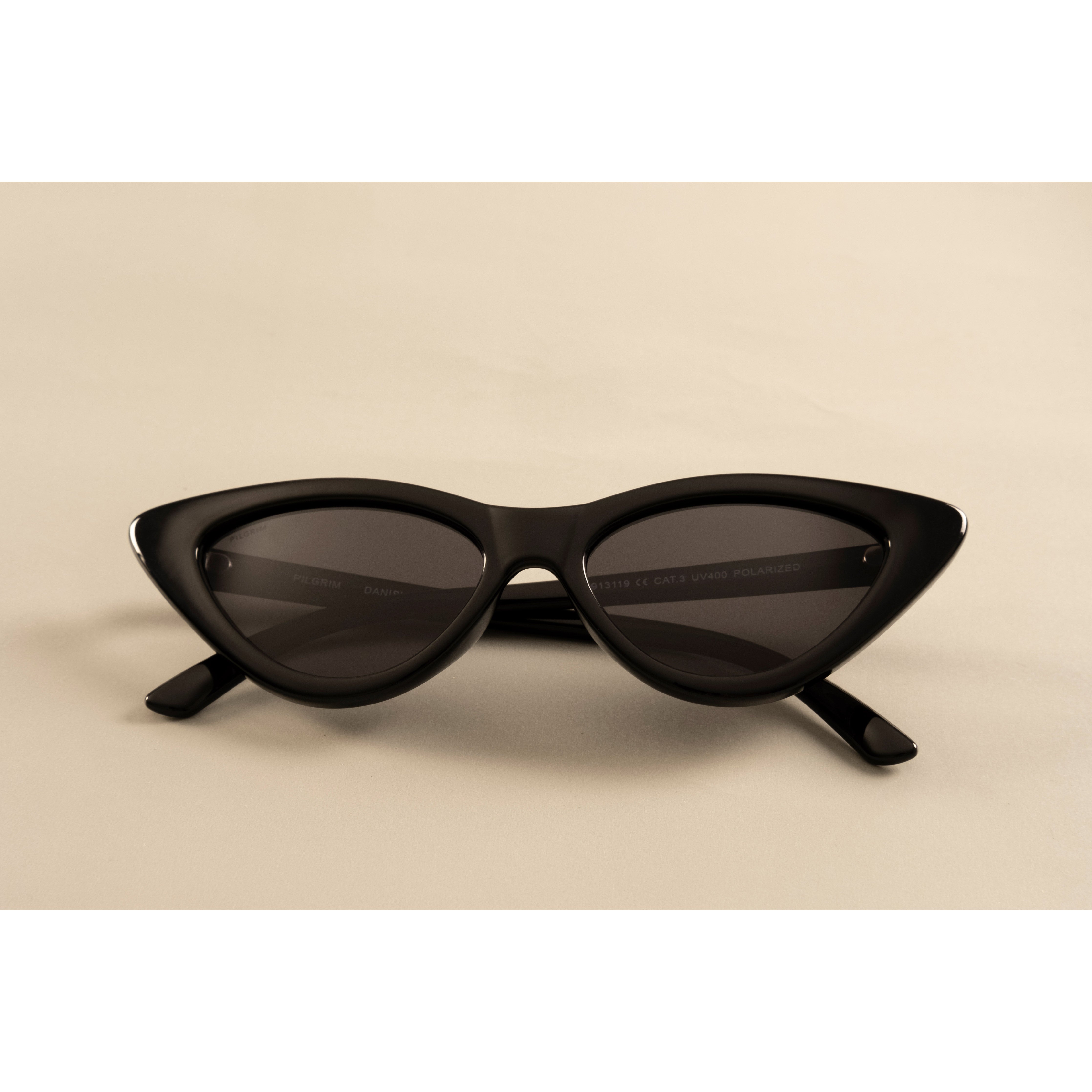 JOSELINE cat-eye sunglasses in black, featuring a sleek, narrow frame for a retro-chic look with modern UV protection, epitomizing Pilgrim's trendy, inclusive style.