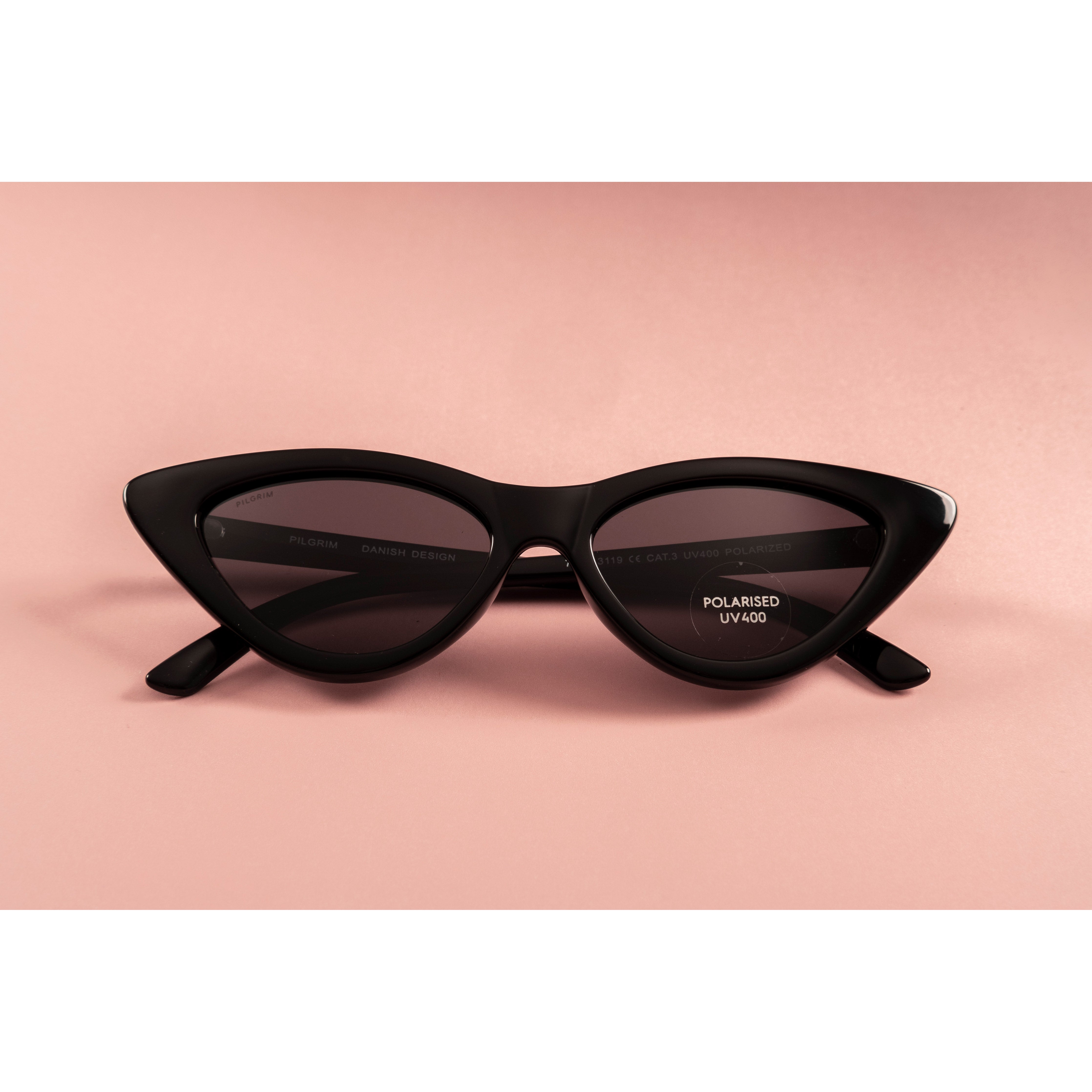JOSELINE cat-eye sunglasses in black featuring a trendy, retro-inspired pointed frame, offering UVA/UVB protection and a stylish nod to 50s fashion.