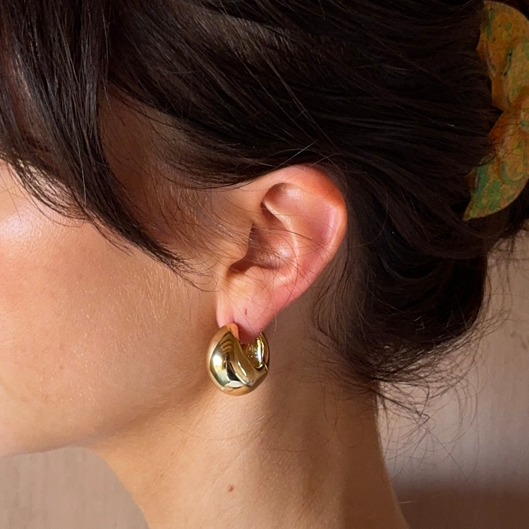 gold earrings d88232c6 1a97 4878 8eba f18c0be50975