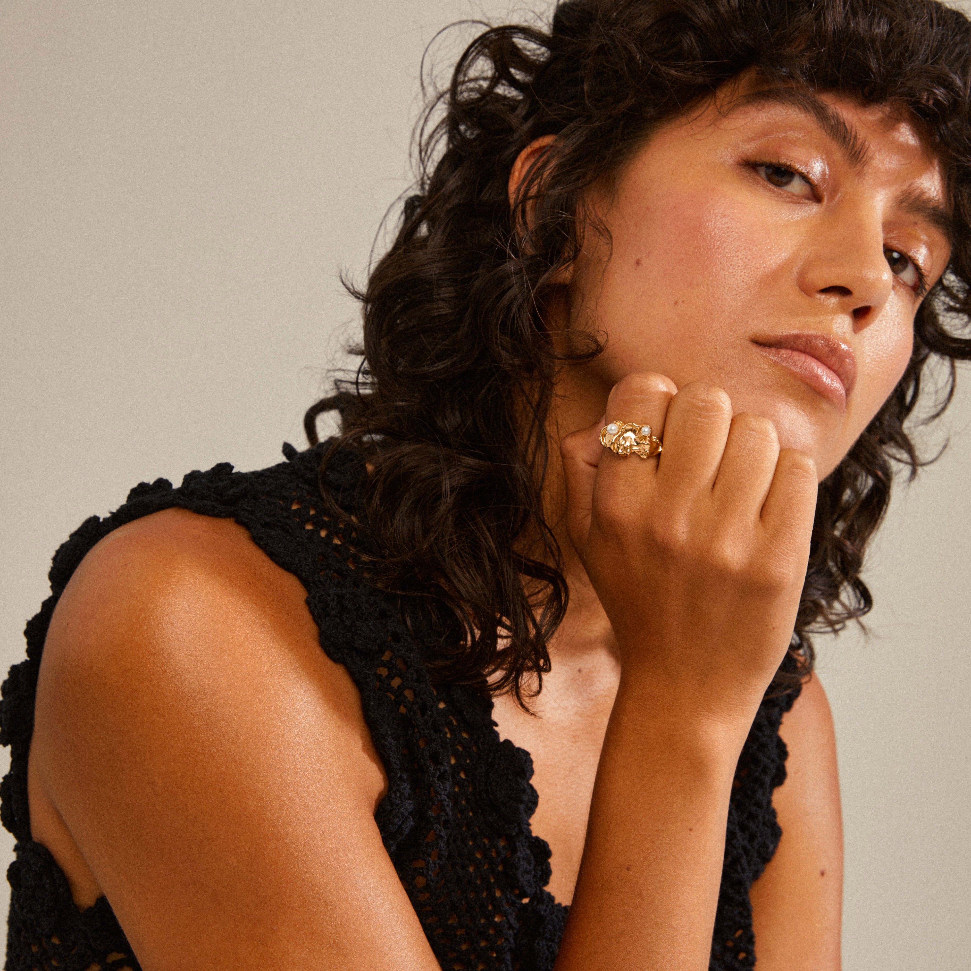 MOON ring gold-plated on a woman's hand, featuring a nature-inspired design with white beads, showcasing Pilgrim's blend of trendy and timeless style.