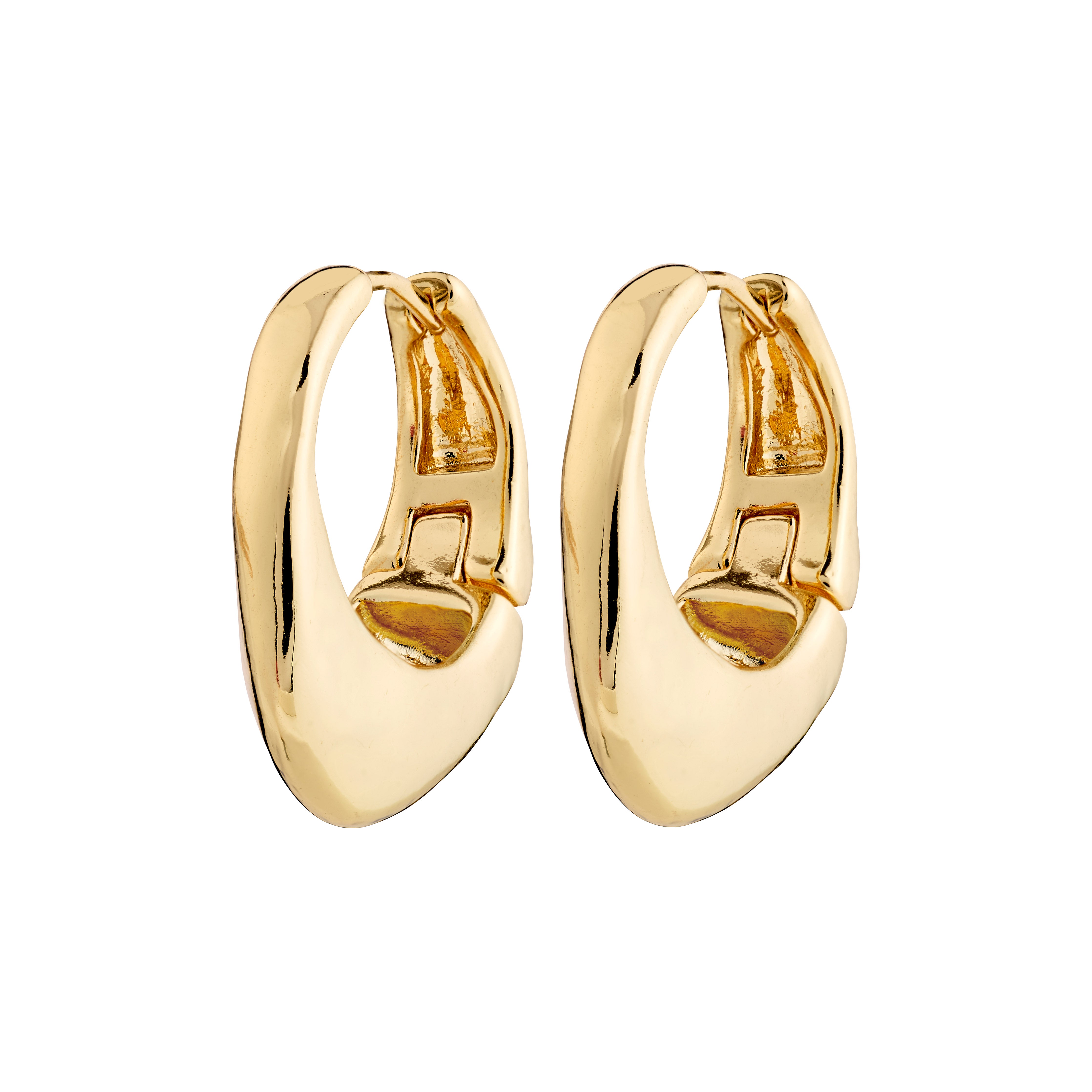 DUNE earrings gold-plated: Chunky, sculptural huggie hoops with a smooth, polished surface and built-in clasps, highlighting Pilgrim's blend of trendy and timeless Scandinavian design.