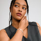 Young woman wearing the INSTANT bracelet, a silver-plated, textured piece with rectangular links, highlighting Pilgrim's chic, minimalist style.