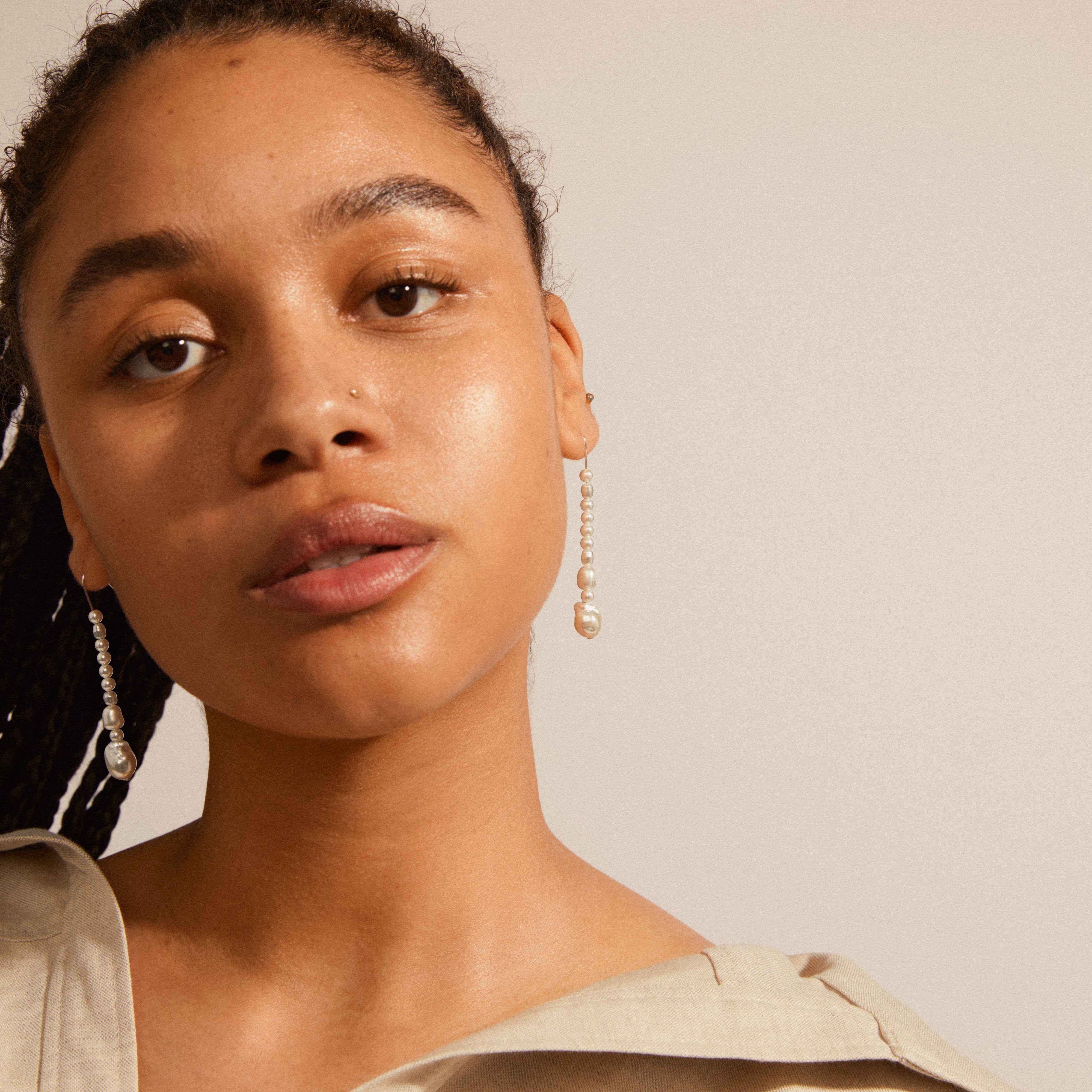 WILLPOWER pearl earrings silver-plated, featuring asymmetrical imitation pearls for an organic twist, inspired by nature's treasures from Pilgrim's collection.