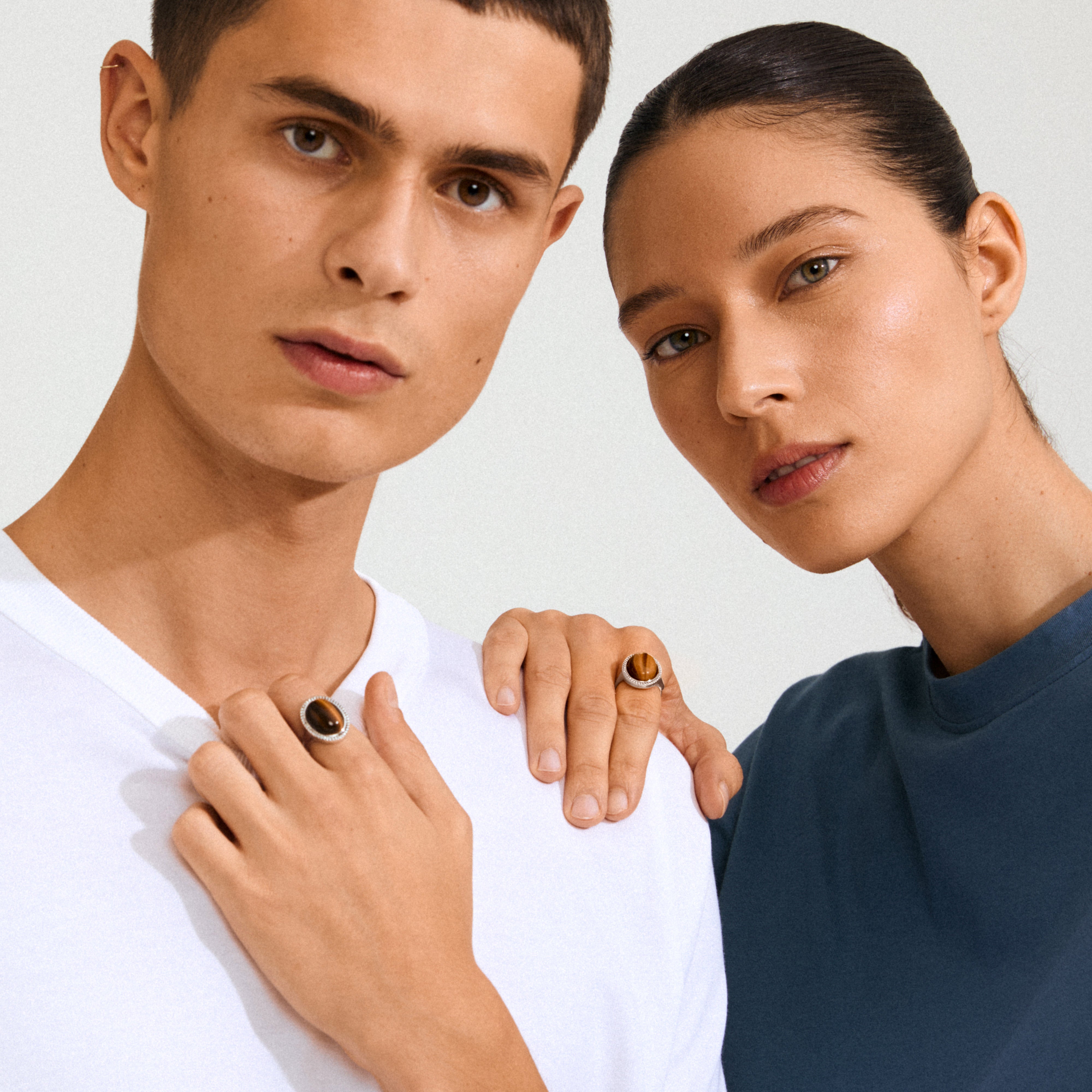 Silver-plated BETWEEN ring with an oval Tiger Eye stone in an antique setting, showcasing boho chic and vintage-inspired elegance.