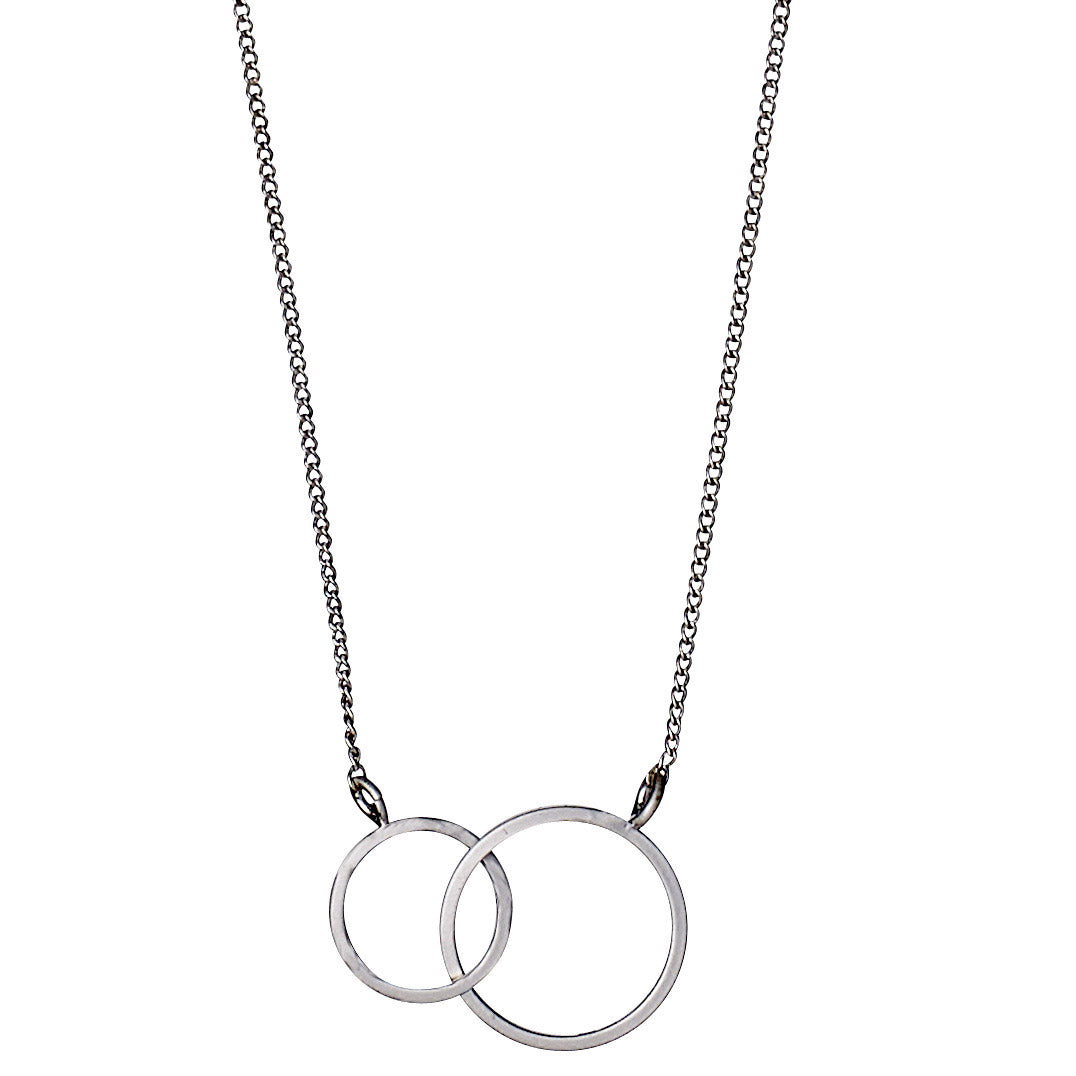 HARPER necklace silver-plated featuring two intertwined rings as a pendant on a delicate chain, symbolizing connection and unity.