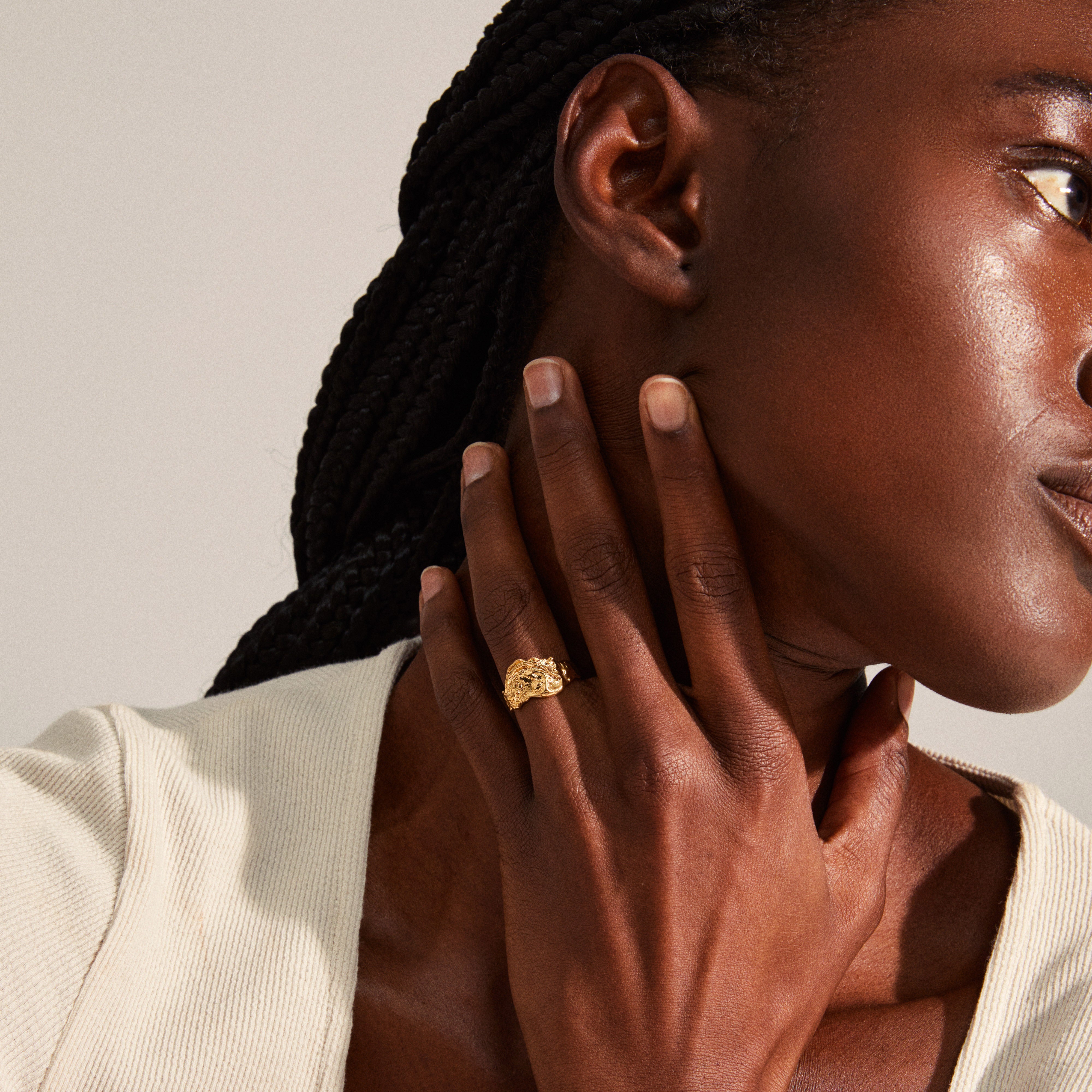 Gold ring for girl on sale under 4000