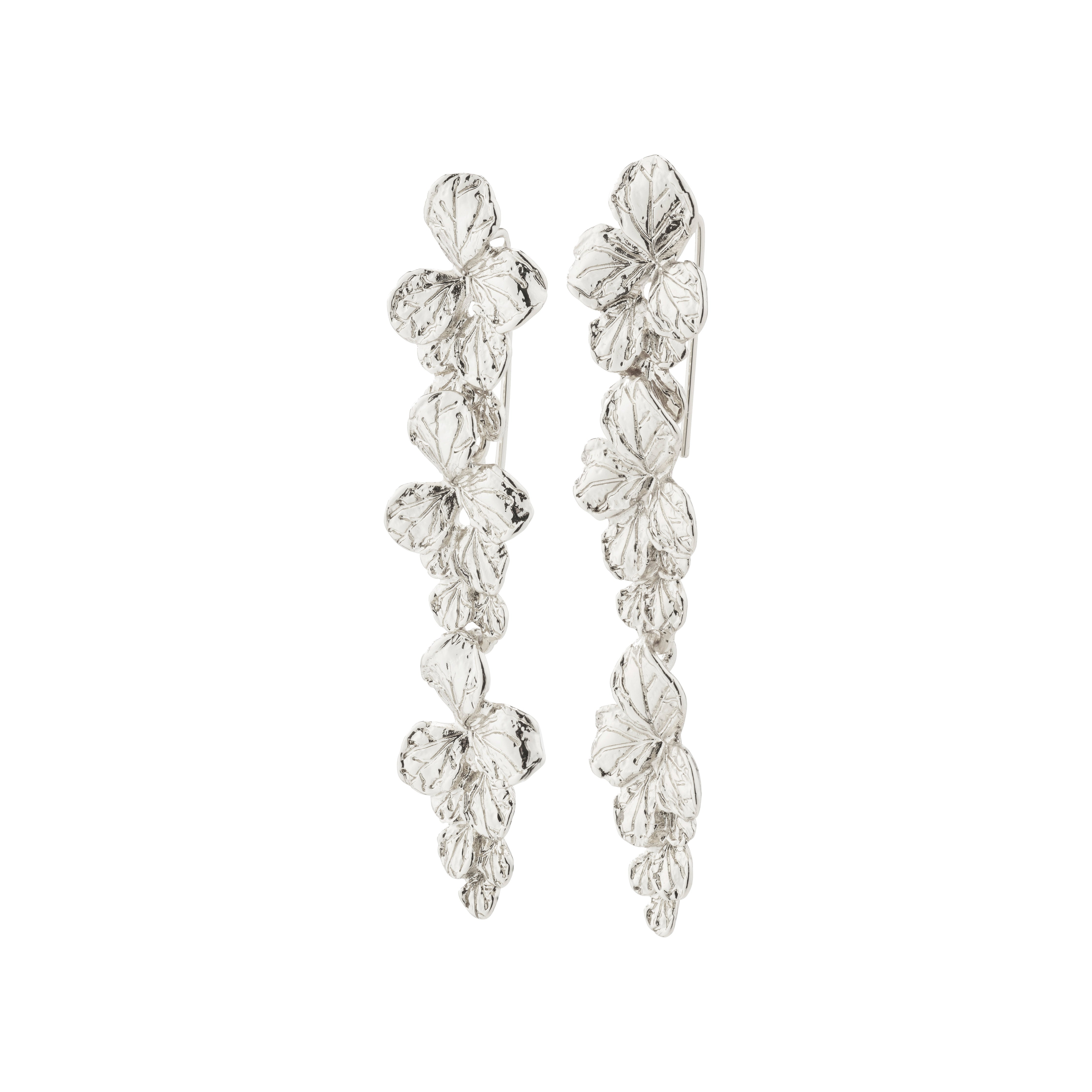 ECHO earrings silver-plated with flower shapes, featuring movable links and a shiny finish, inspired by nature and Pilgrim's design history.