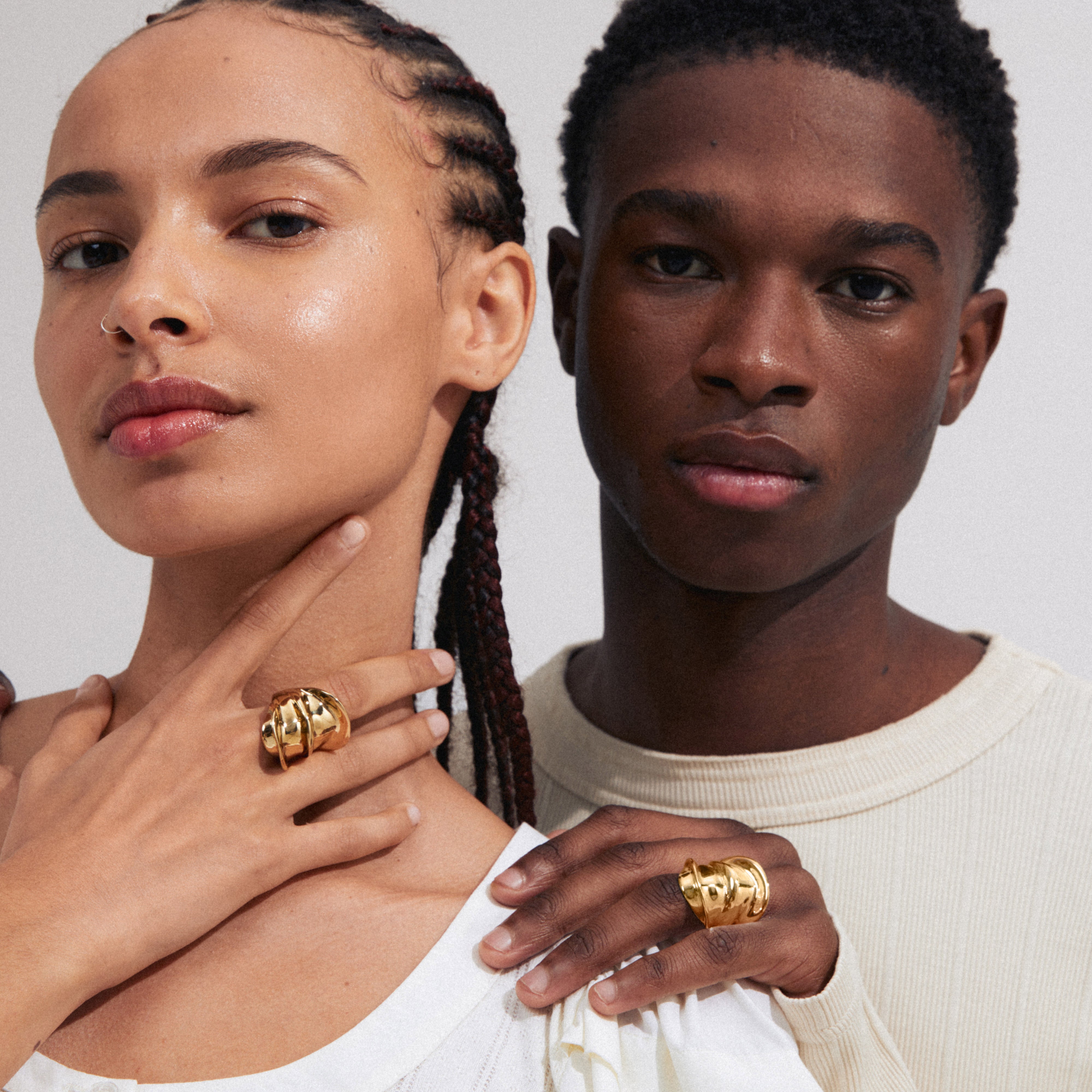 STAY ring gold-plated on a woman's finger, showcasing its chunky, iconic design with braided details, perfect for making a bold fashion statement.