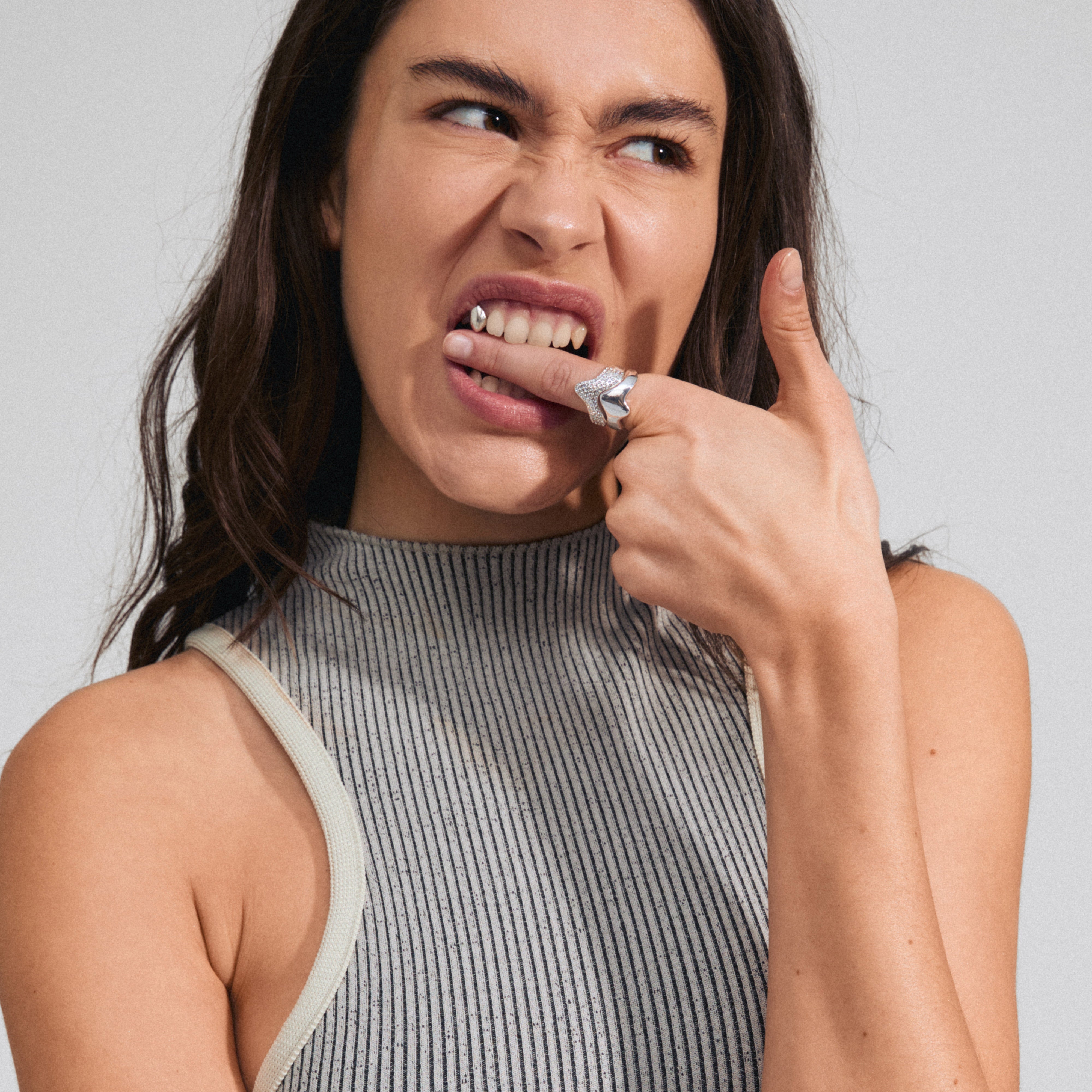 Close-up of a woman wearing the CONNECT 2-in-1 set crystal ring, silver-plated, showcasing sparkling Preciosa crystals and adjustable design.
