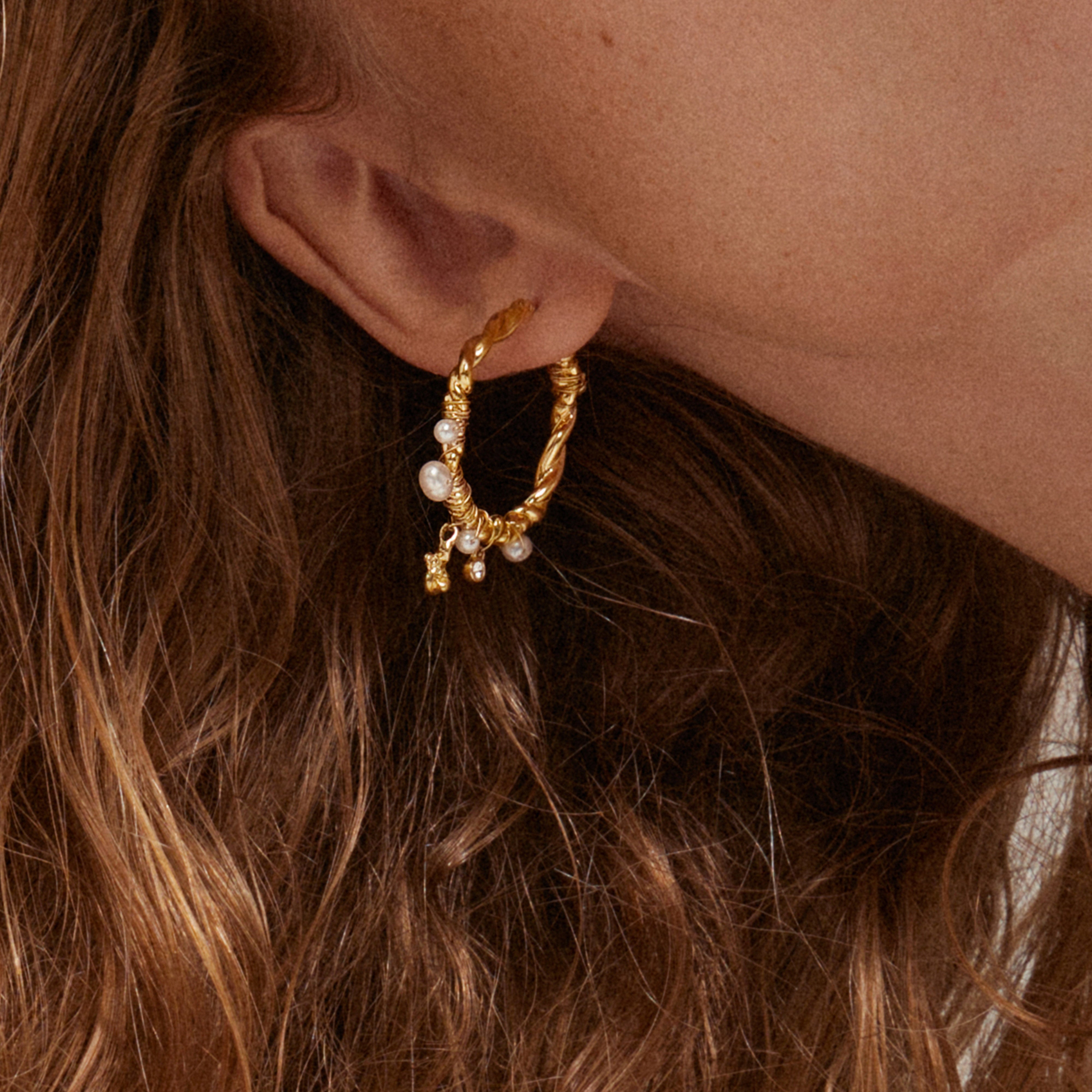 ANA pearl & crystal hoops gold-plated