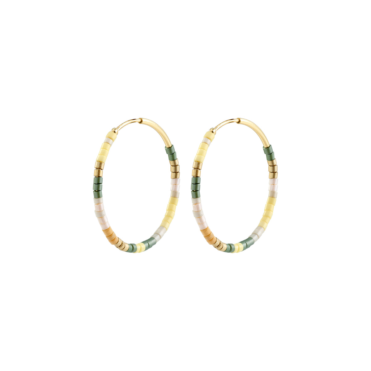 ALISON hoop earrings in brown/gold-plated, adorned with small glass beads, showcasing a bohemian style from Pilgrim's collection. Perfect for adding a natural summer vibe.