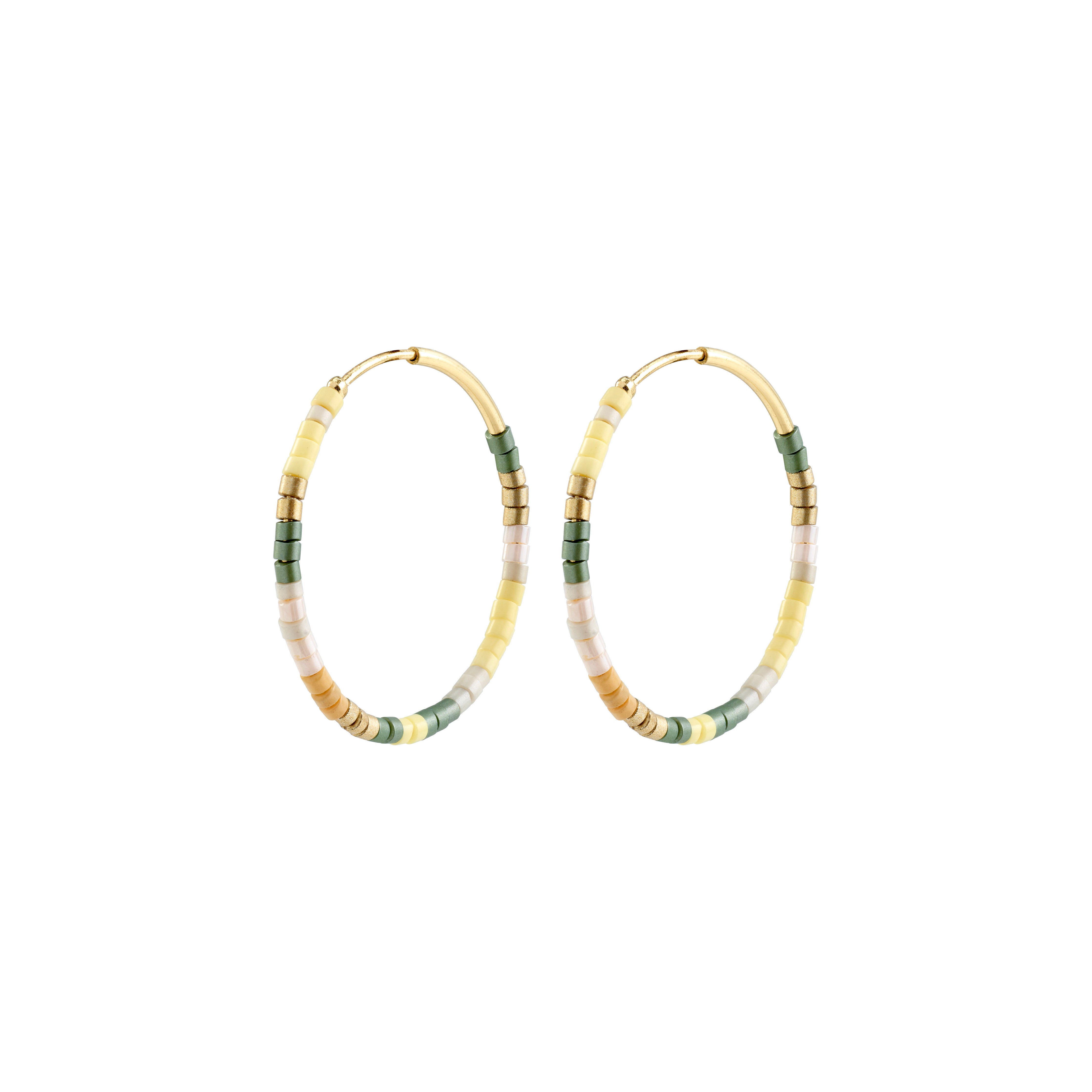 ALISON hoop earrings in brown/gold-plated, adorned with small glass beads, showcasing a bohemian style from Pilgrim's collection. Perfect for adding a natural summer vibe.