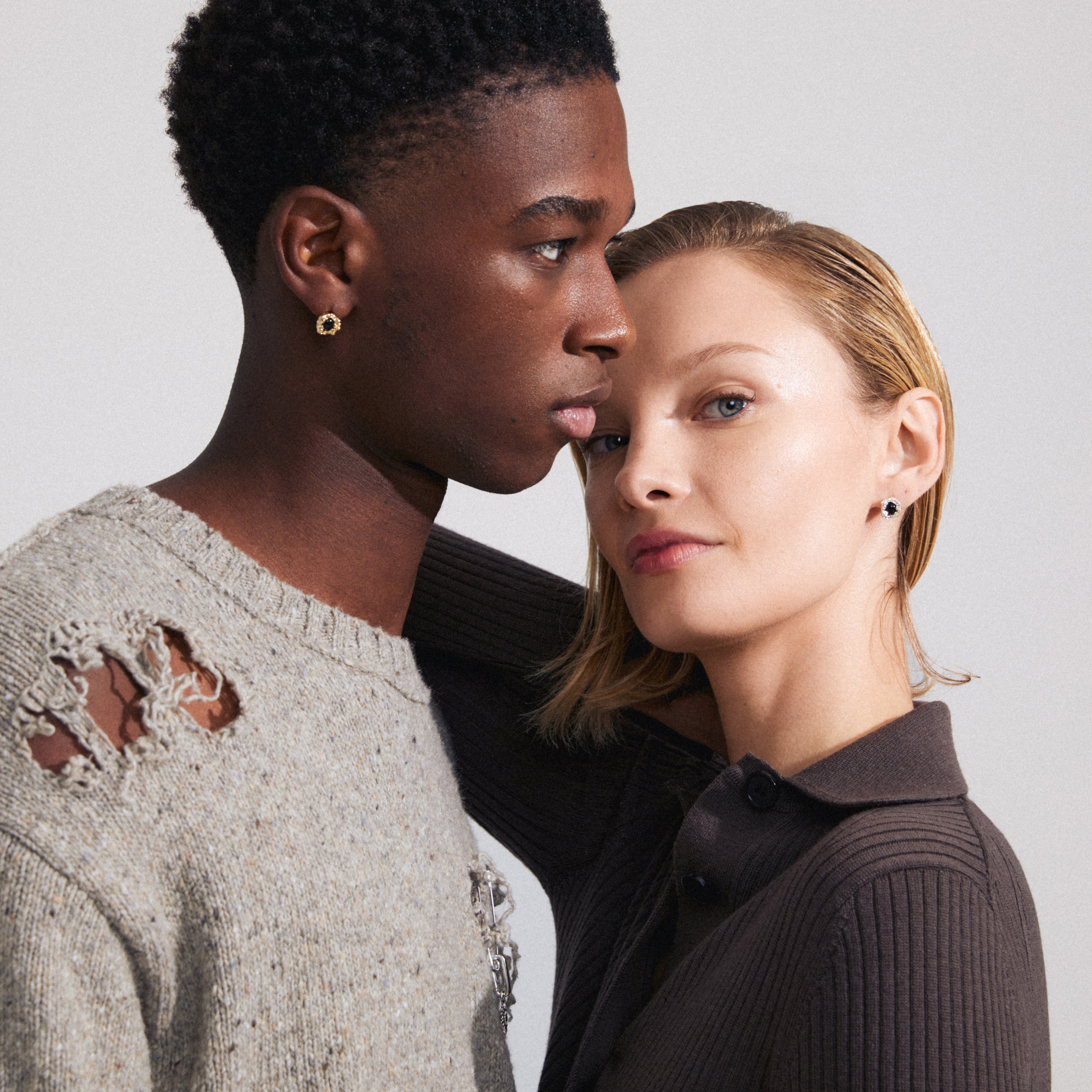 RYPER earrings silver-plated with black Agate stones, worn by a man with short hair and gold earring, showcasing Pilgrim's sleek, minimalist design.