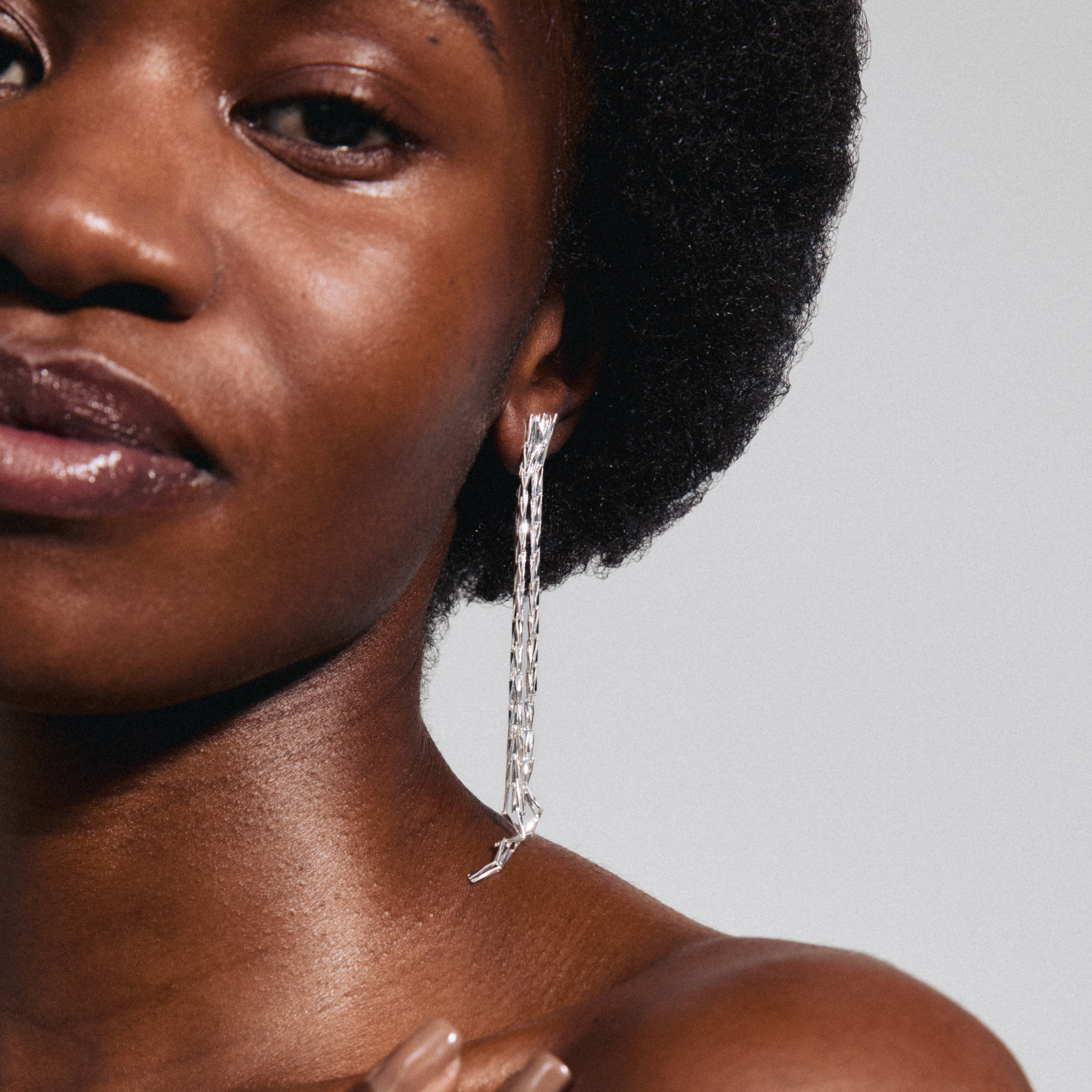 ZENOBIA silver-plated earrings with layered chains, creating a sparkling waterfall effect, perfect for a dazzling party look. Made from 97% recycled materials.